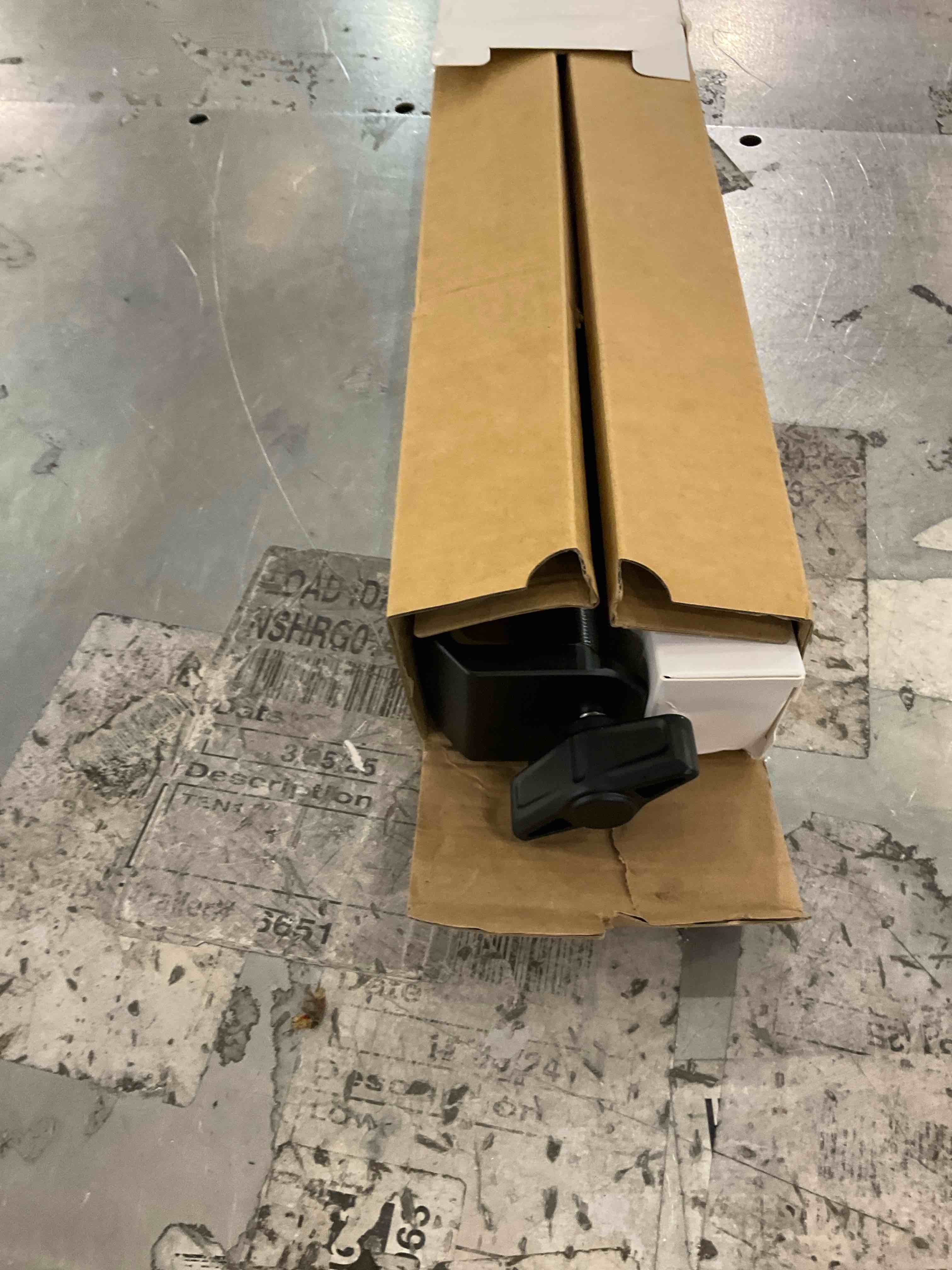 https://s3.amazonaws.com/lotting-images-prod/bidfta/PPE2578524_1745255468190.jpeg