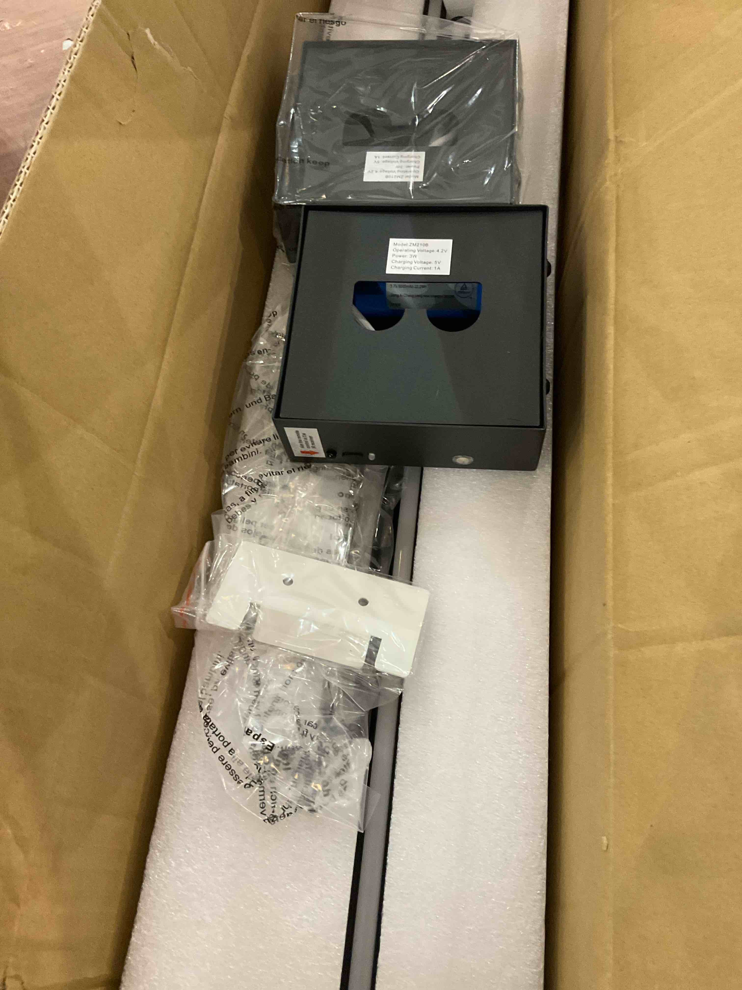 https://s3.amazonaws.com/lotting-images-prod/bidfta/PPE2578620_1745256348826.jpeg