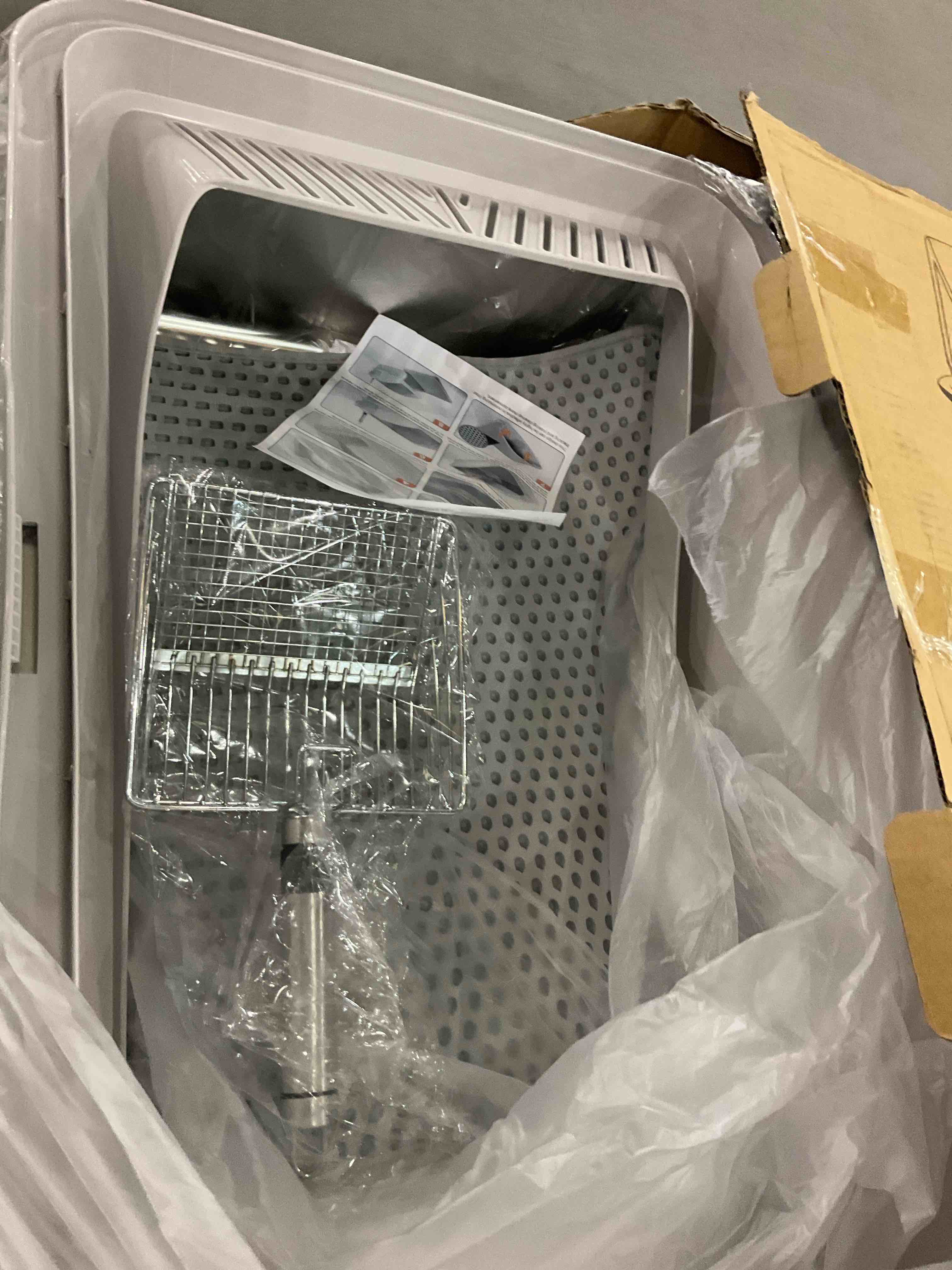 https://s3.amazonaws.com/lotting-images-prod/bidfta/PPE2578635_1745259710762.jpeg