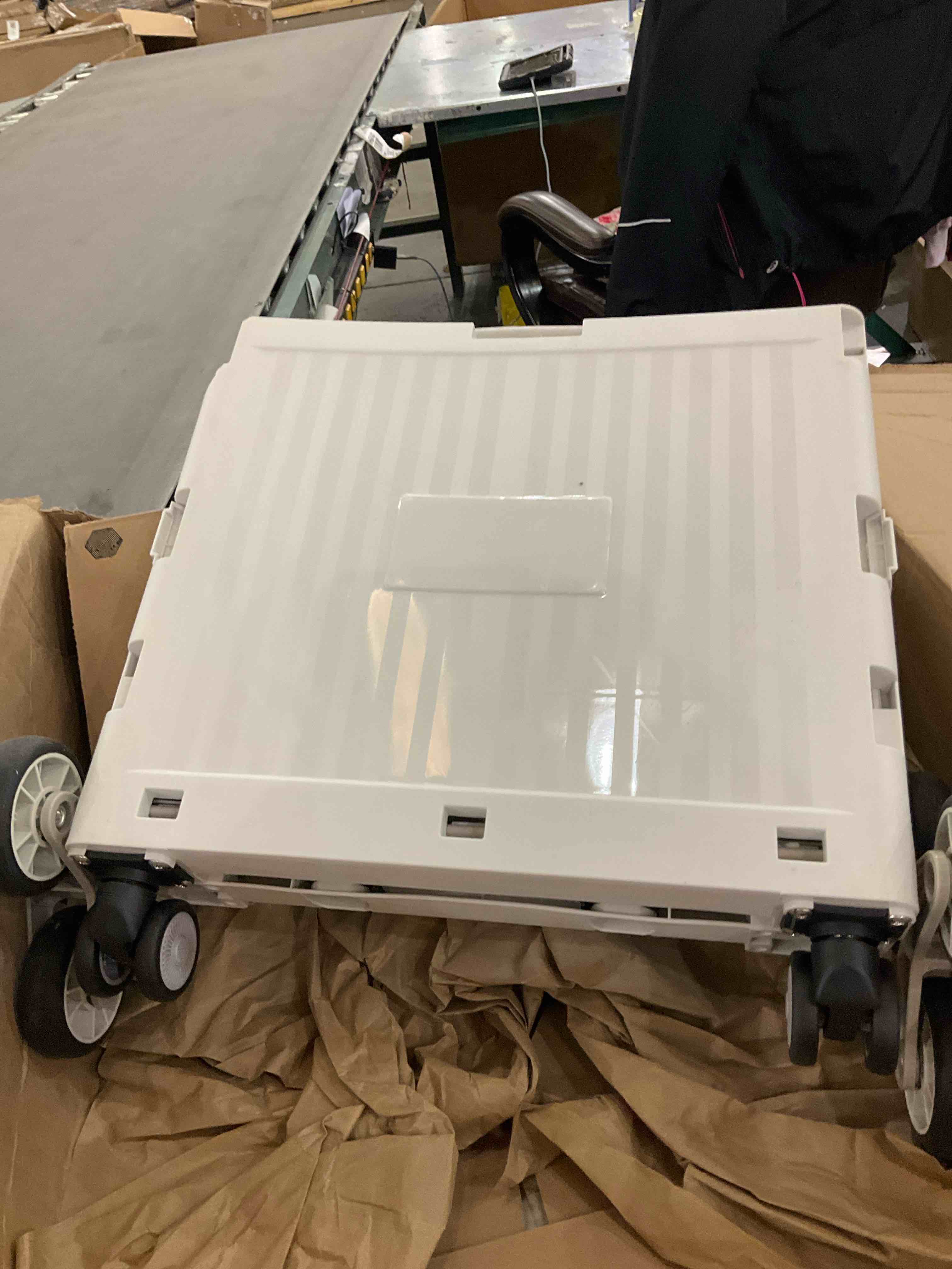 https://s3.amazonaws.com/lotting-images-prod/bidfta/PPE2578676_1745260651956.jpeg
