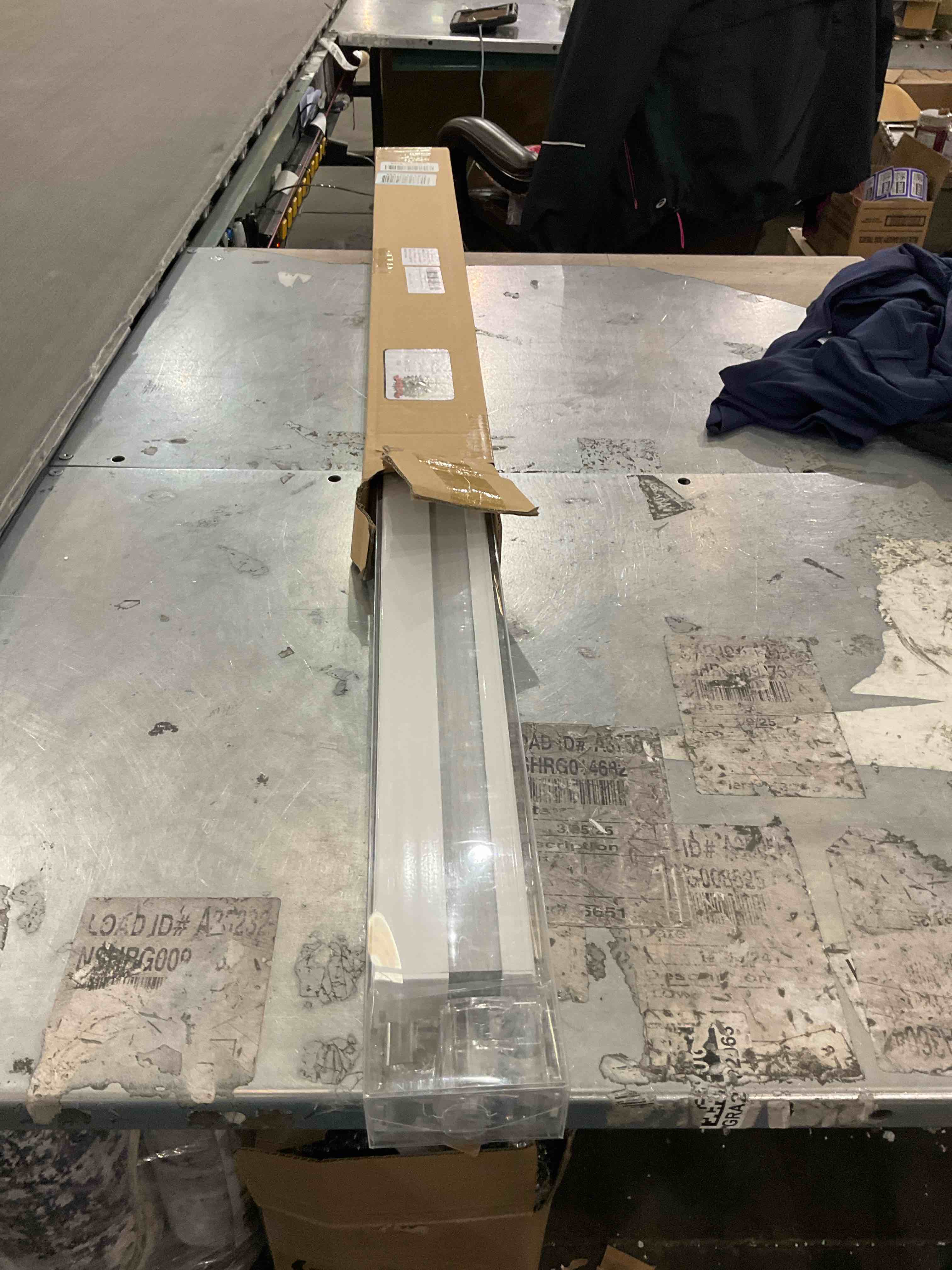 https://s3.amazonaws.com/lotting-images-prod/bidfta/PPE2578688_1745261719013.jpeg