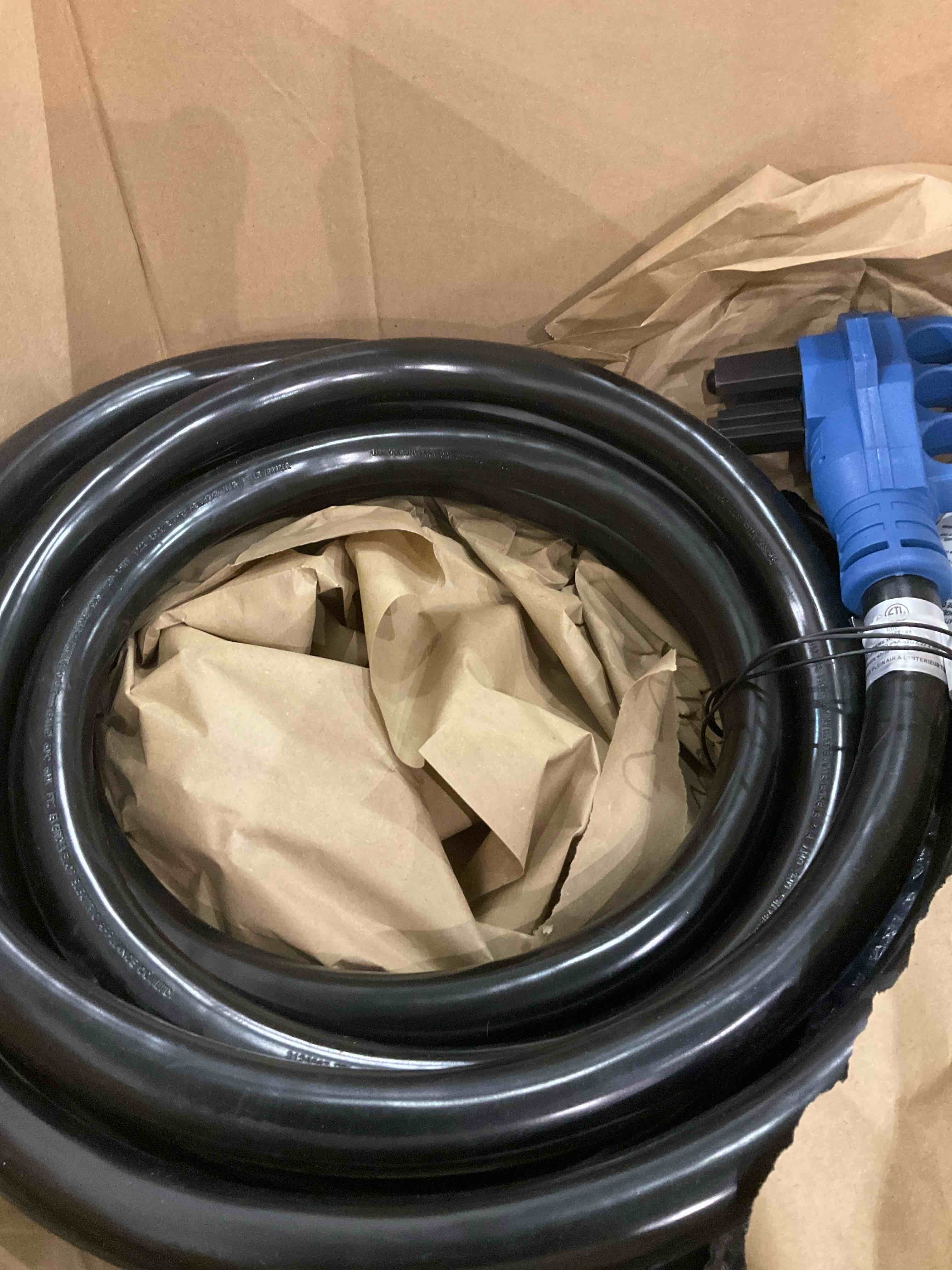 https://s3.amazonaws.com/lotting-images-prod/bidfta/PPE2578811_1745320998979.jpeg