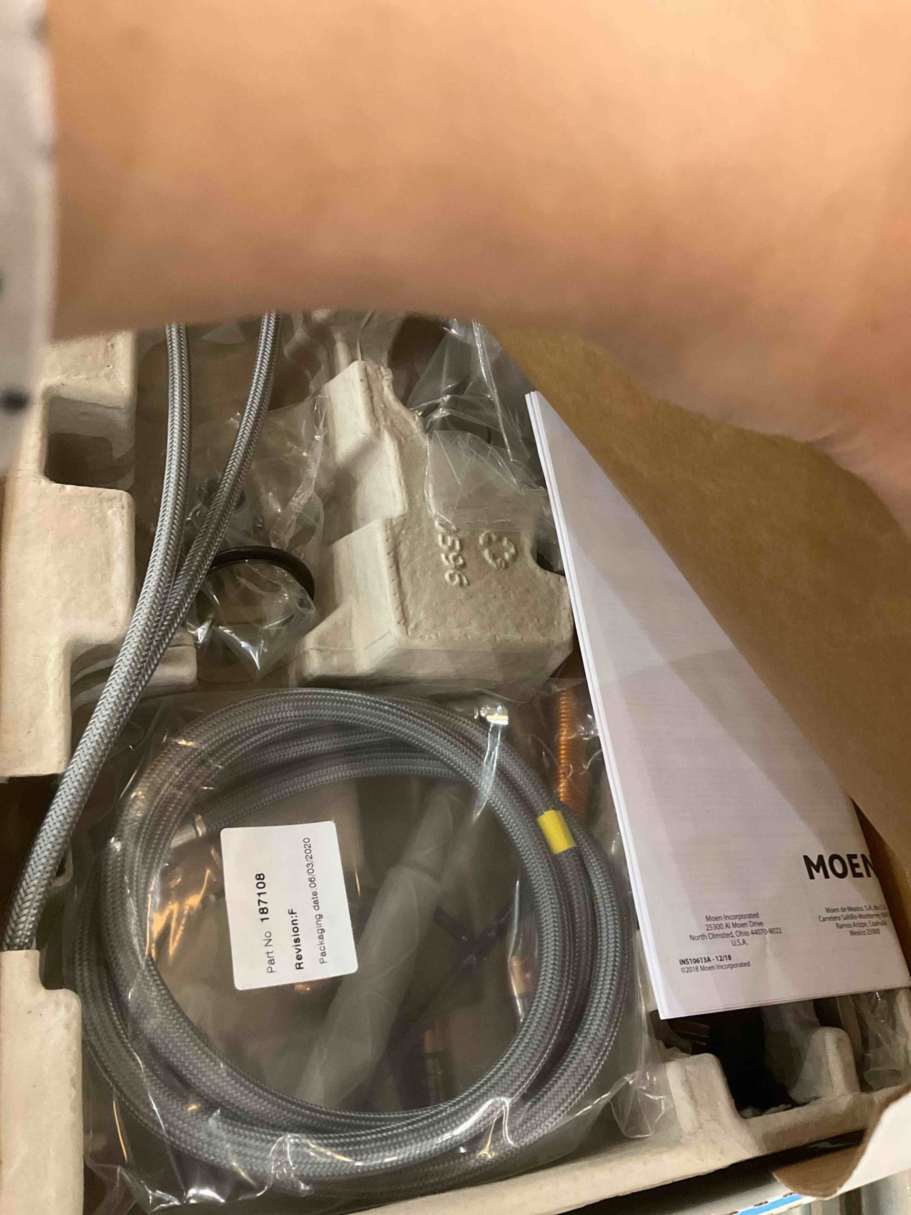 https://s3.amazonaws.com/lotting-images-prod/bidfta/PPE2579463_1745341870323.jpeg