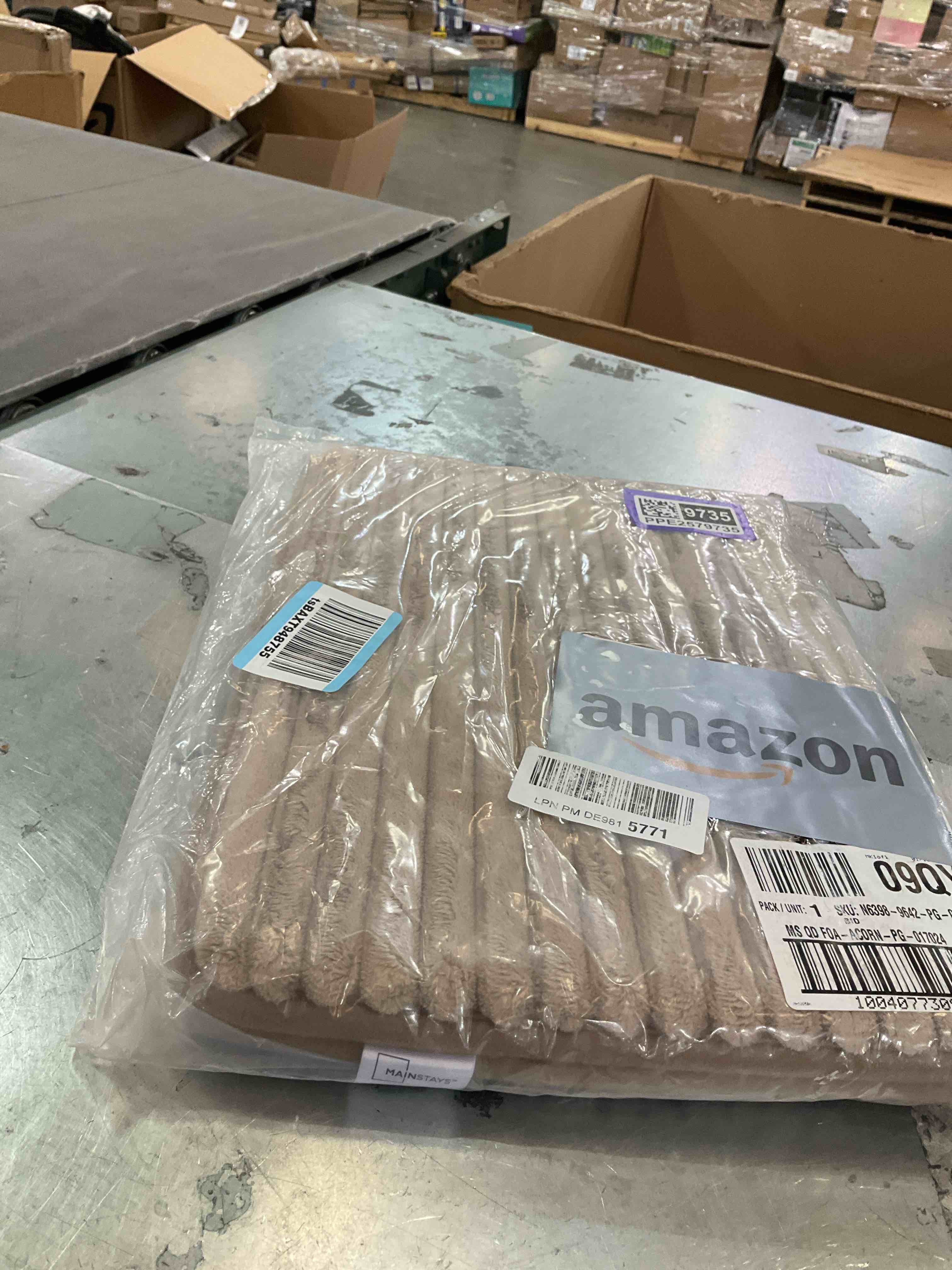 https://s3.amazonaws.com/lotting-images-prod/bidfta/PPE2579735_1745427571168.jpeg