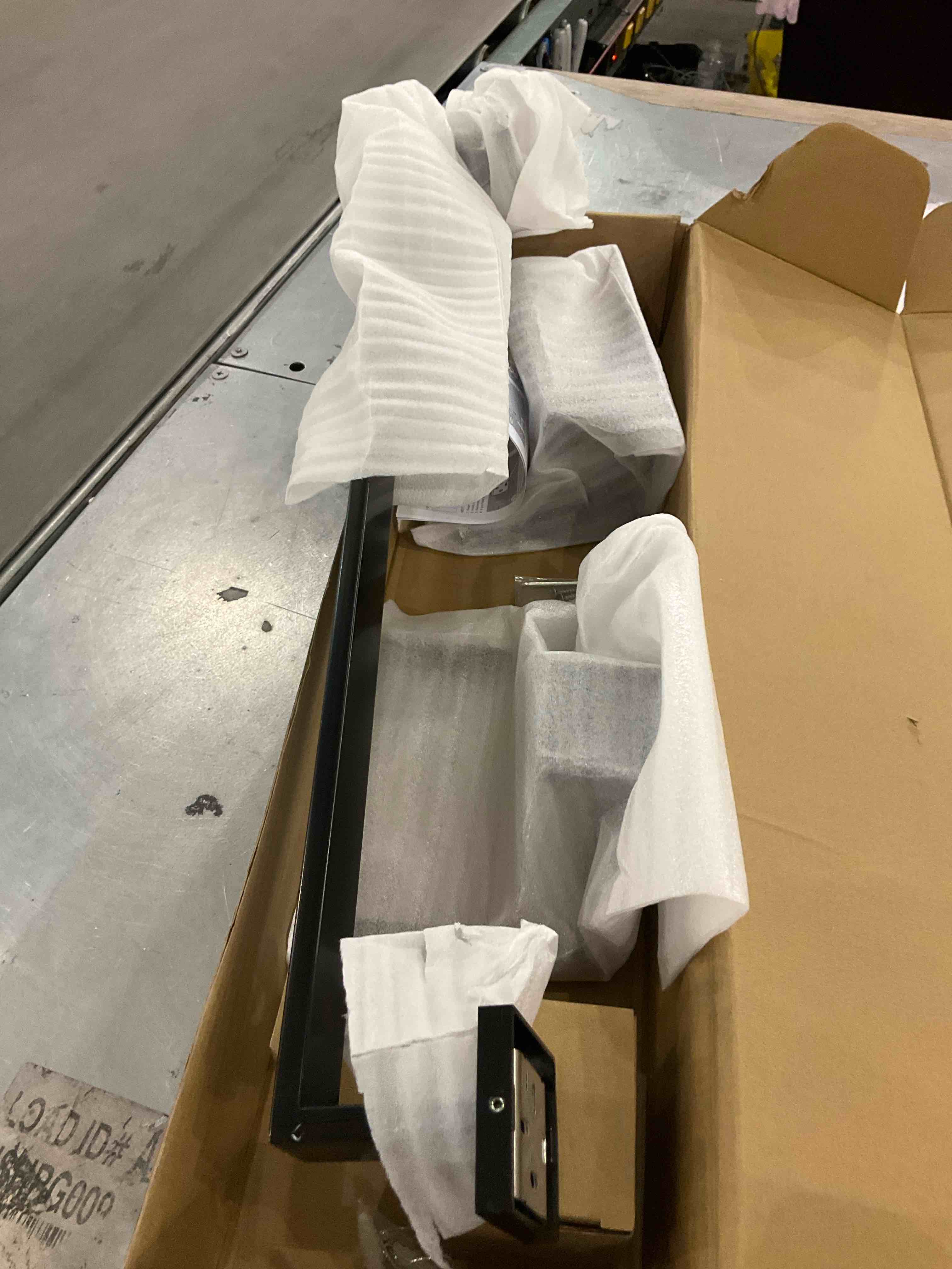 https://s3.amazonaws.com/lotting-images-prod/bidfta/PPE2579786_1745410162811.jpeg