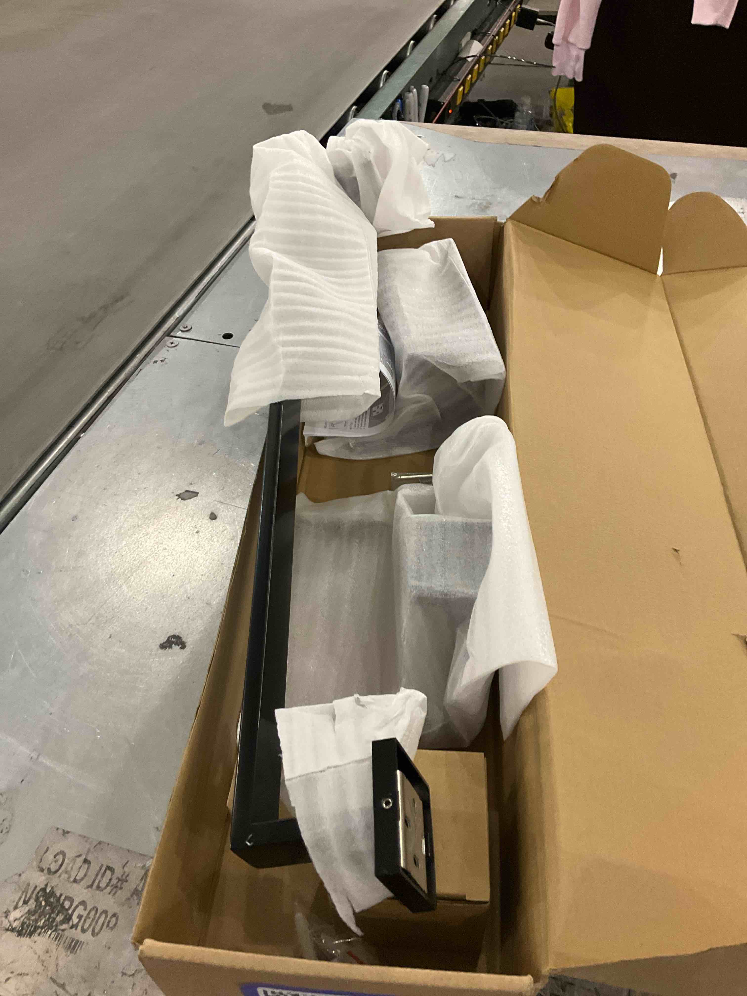 https://s3.amazonaws.com/lotting-images-prod/bidfta/PPE2579786_1745410164014.jpeg