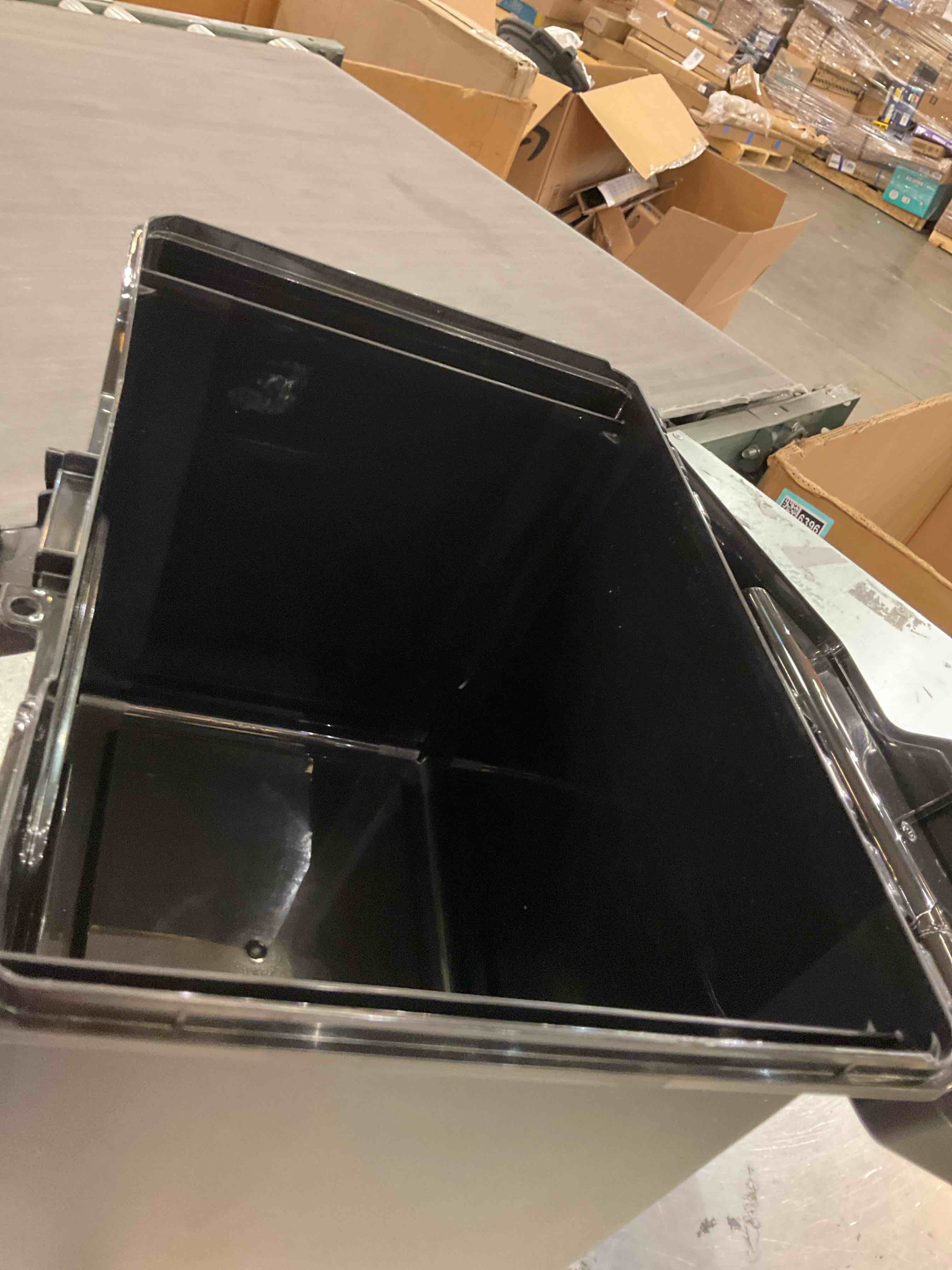 https://s3.amazonaws.com/lotting-images-prod/bidfta/PPE2580050_1745428571448.jpeg