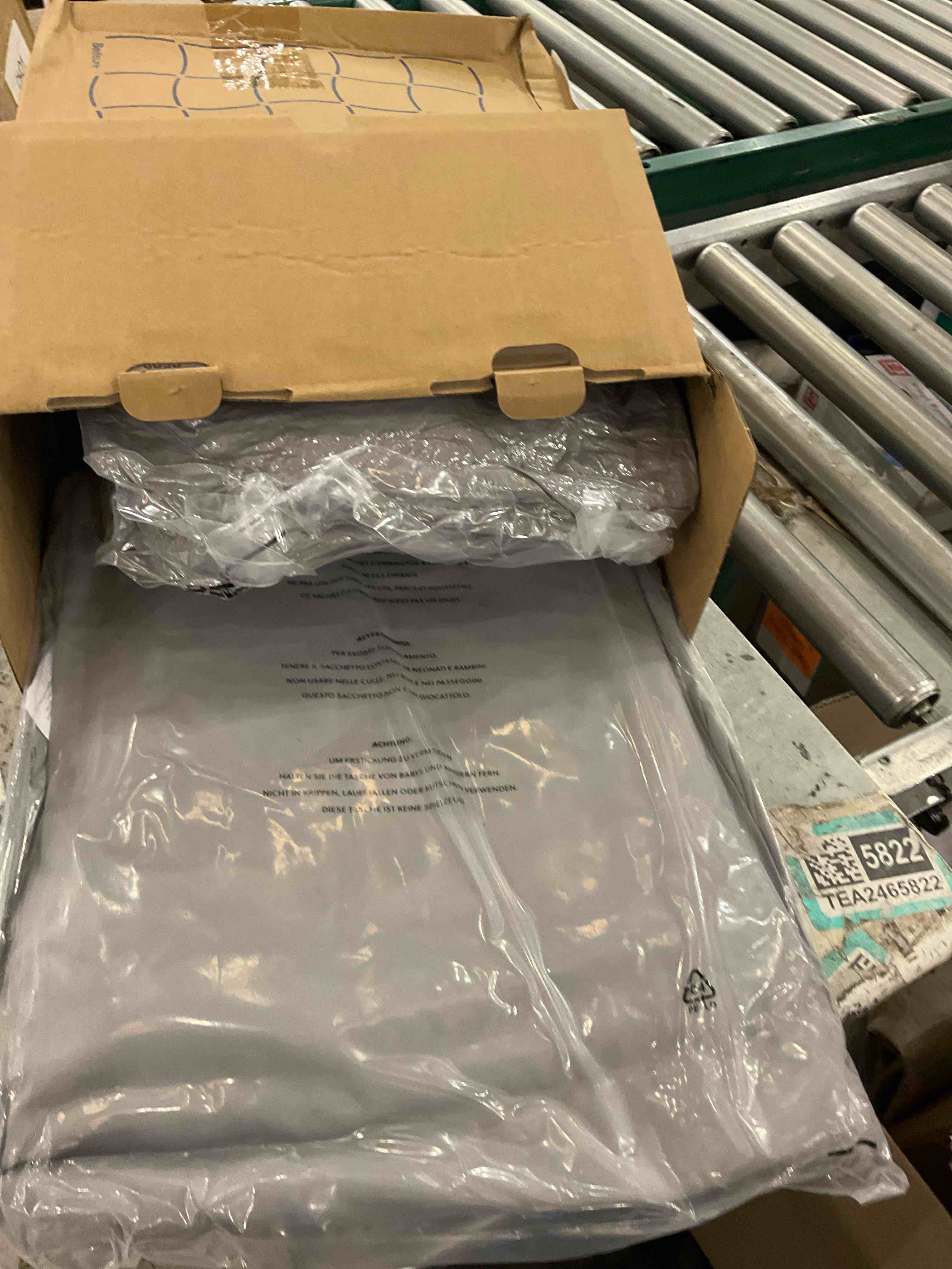 https://s3.amazonaws.com/lotting-images-prod/bidfta/PPE2580084_1745416574622.jpeg
