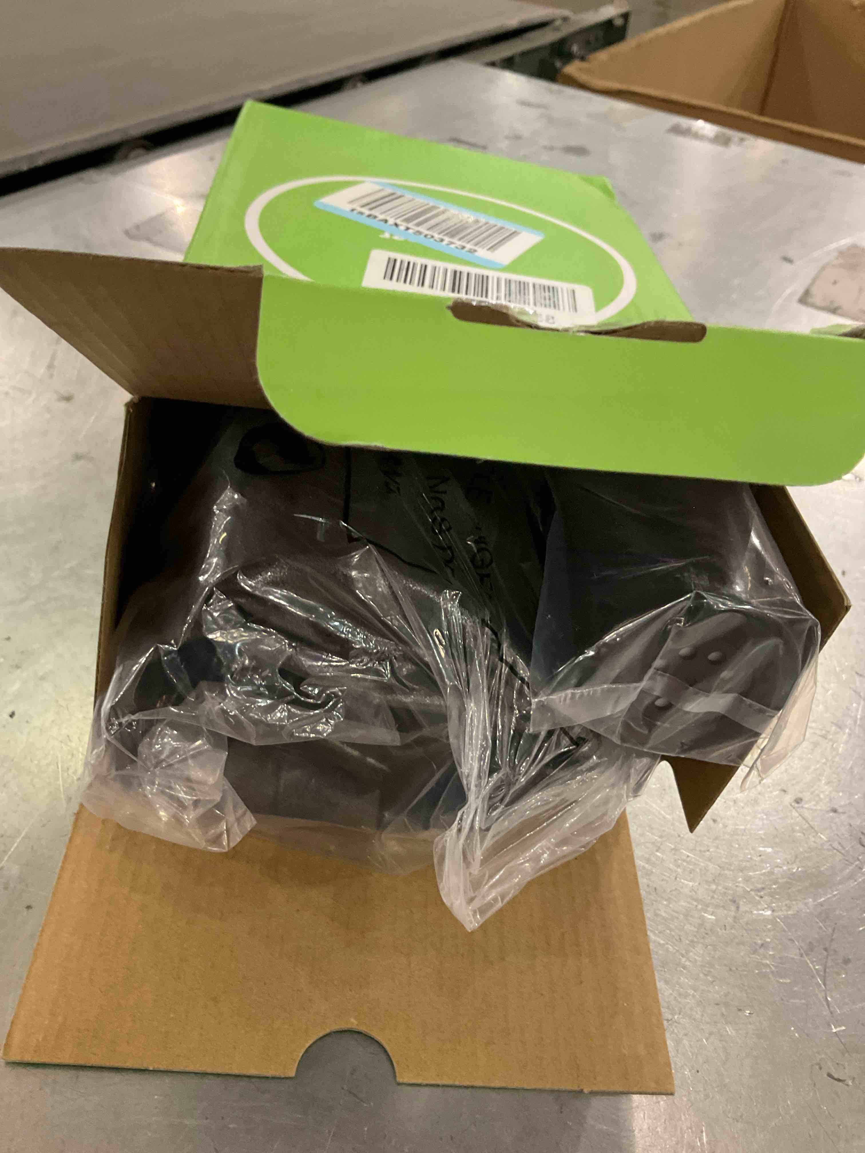 https://s3.amazonaws.com/lotting-images-prod/bidfta/PPE2580398_1745429021527.jpeg