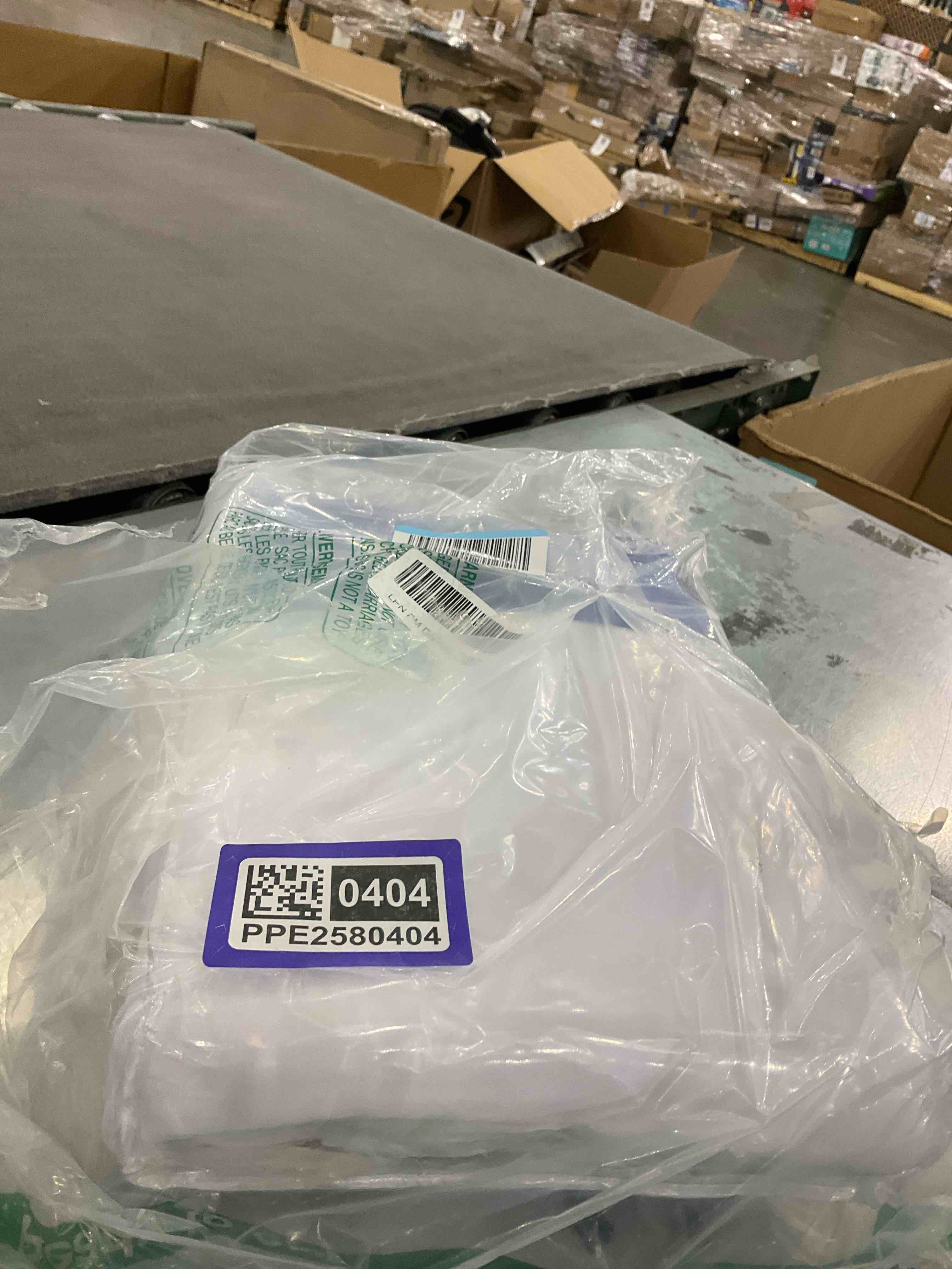 https://s3.amazonaws.com/lotting-images-prod/bidfta/PPE2580404_1745428665954.jpeg