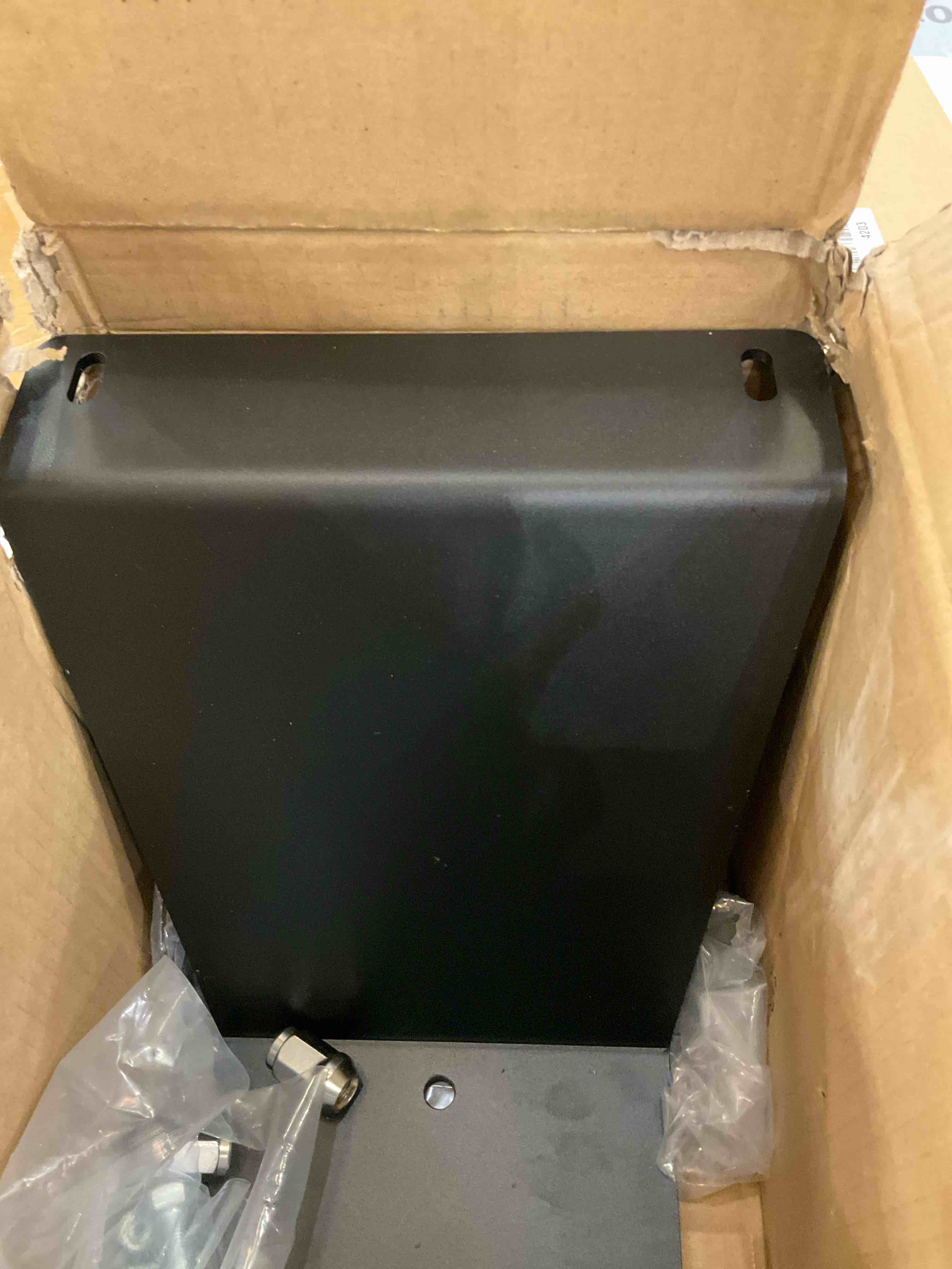 https://s3.amazonaws.com/lotting-images-prod/bidfta/PPE2580540_1745430047206.jpeg