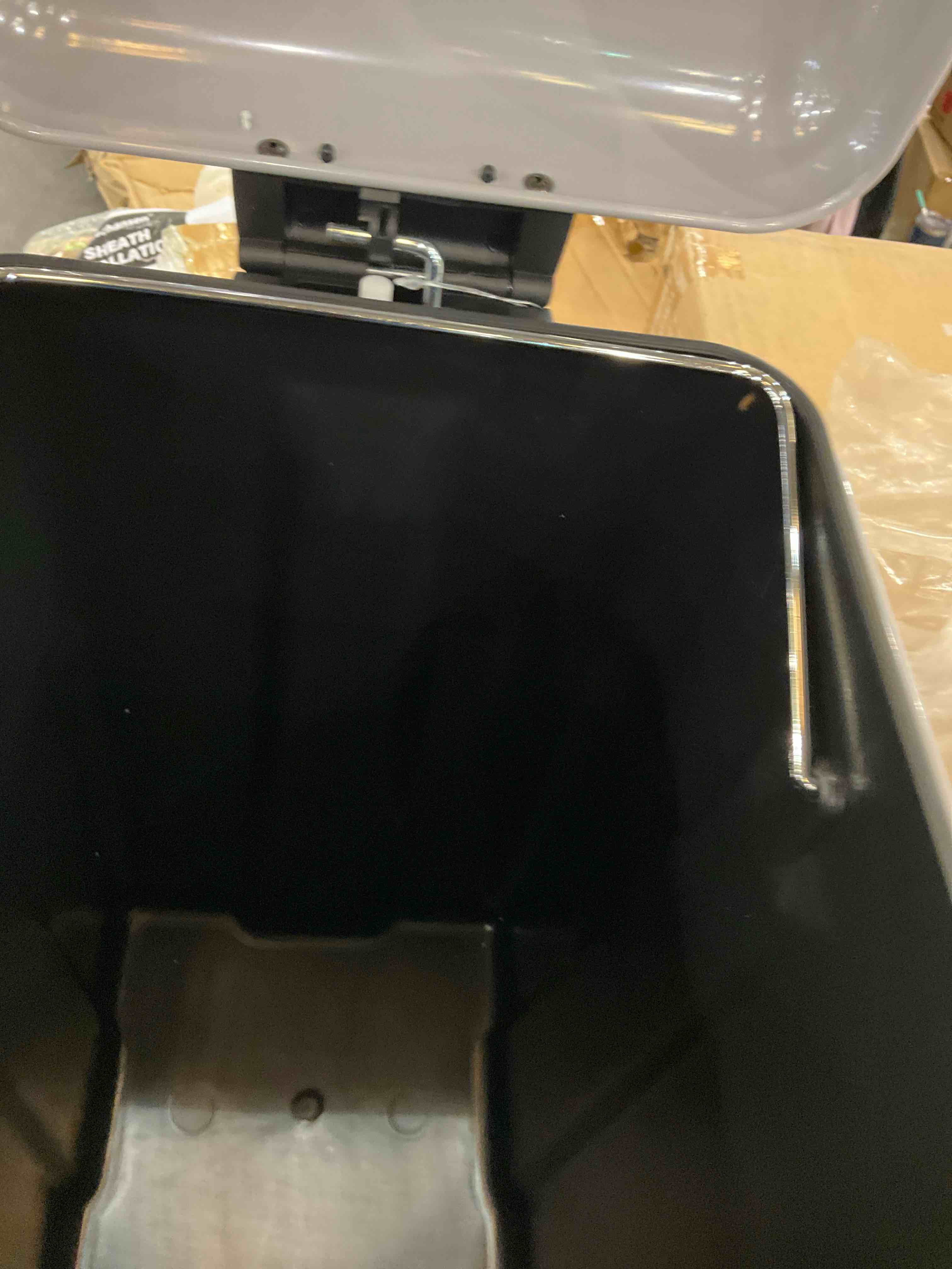 https://s3.amazonaws.com/lotting-images-prod/bidfta/PPE2580610_1745433414439.jpeg