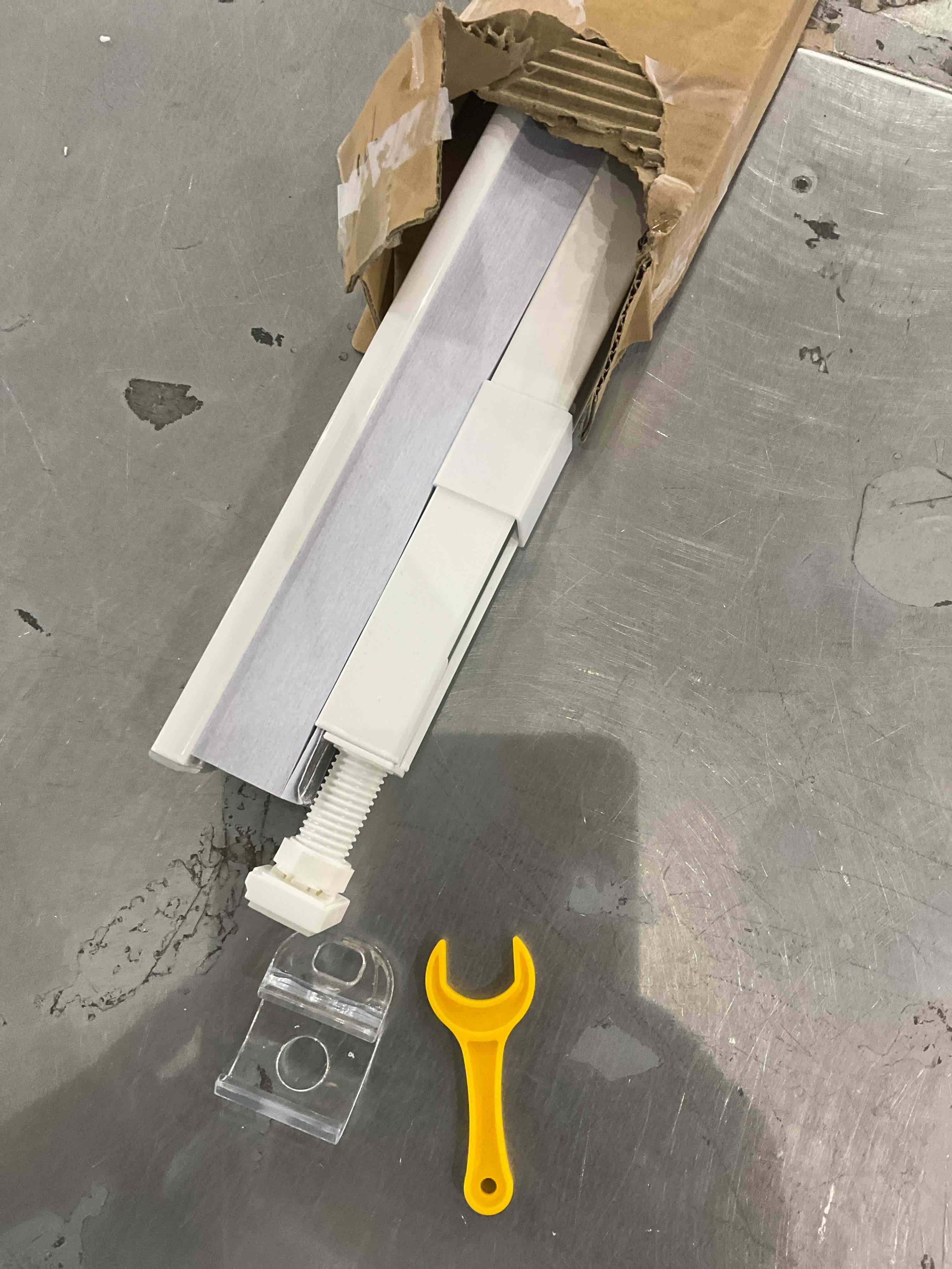 https://s3.amazonaws.com/lotting-images-prod/bidfta/PPE2580981_1745496950441.jpeg