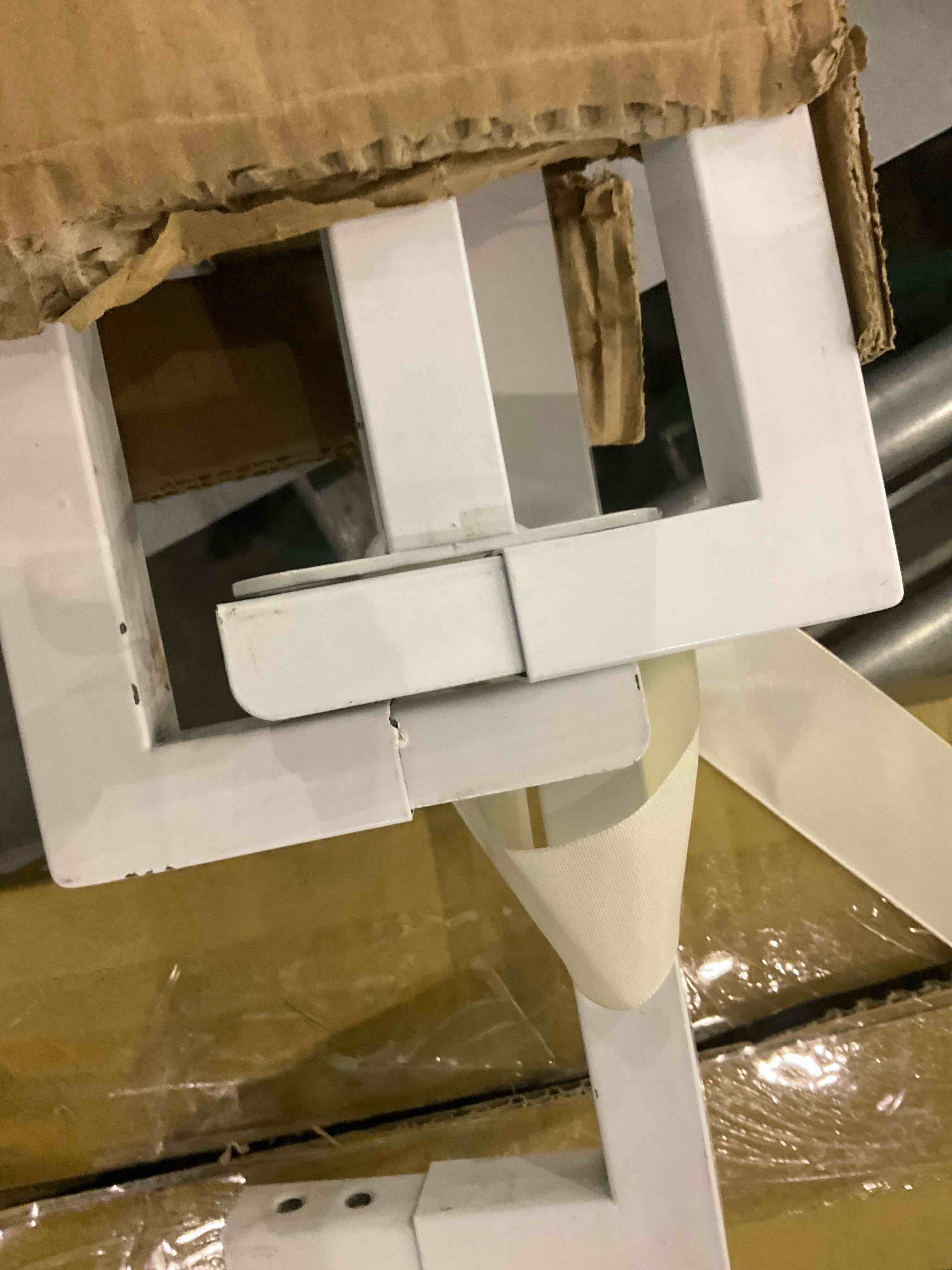 https://s3.amazonaws.com/lotting-images-prod/bidfta/PPE2581070_1745494829887.jpeg