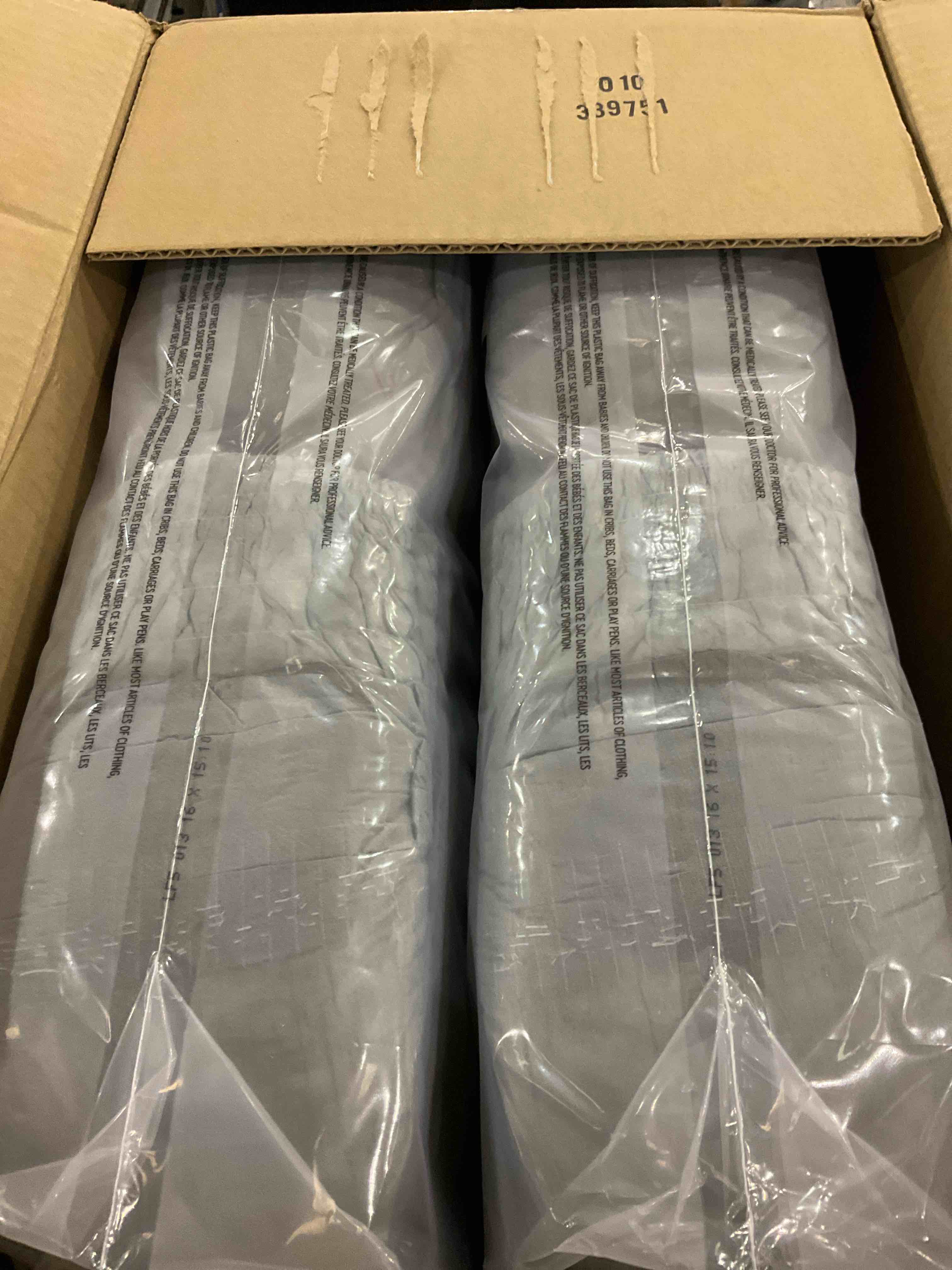 https://s3.amazonaws.com/lotting-images-prod/bidfta/PPE2581829_1745510207076.jpeg