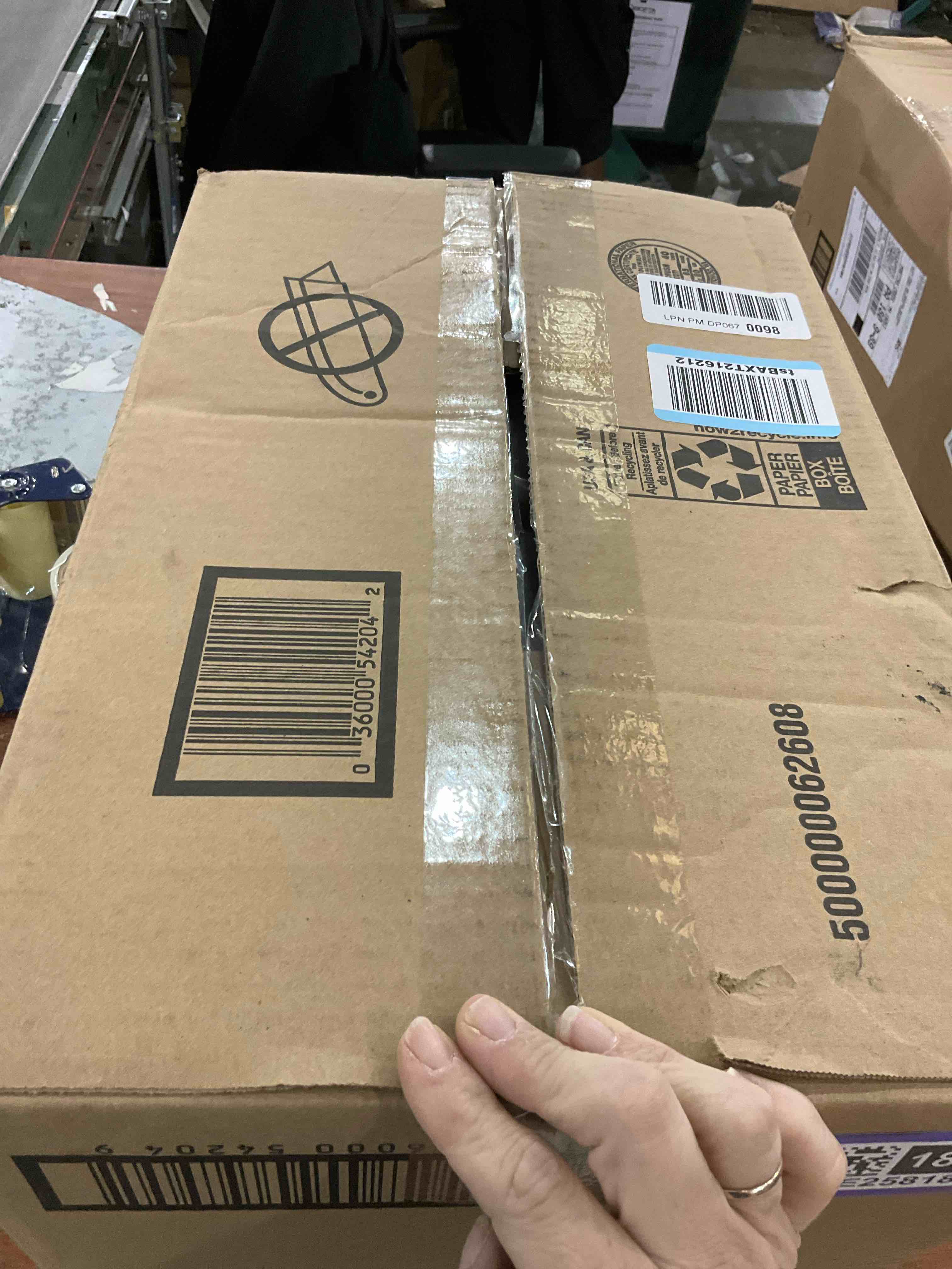 https://s3.amazonaws.com/lotting-images-prod/bidfta/PPE2581829_1745510212703.jpeg