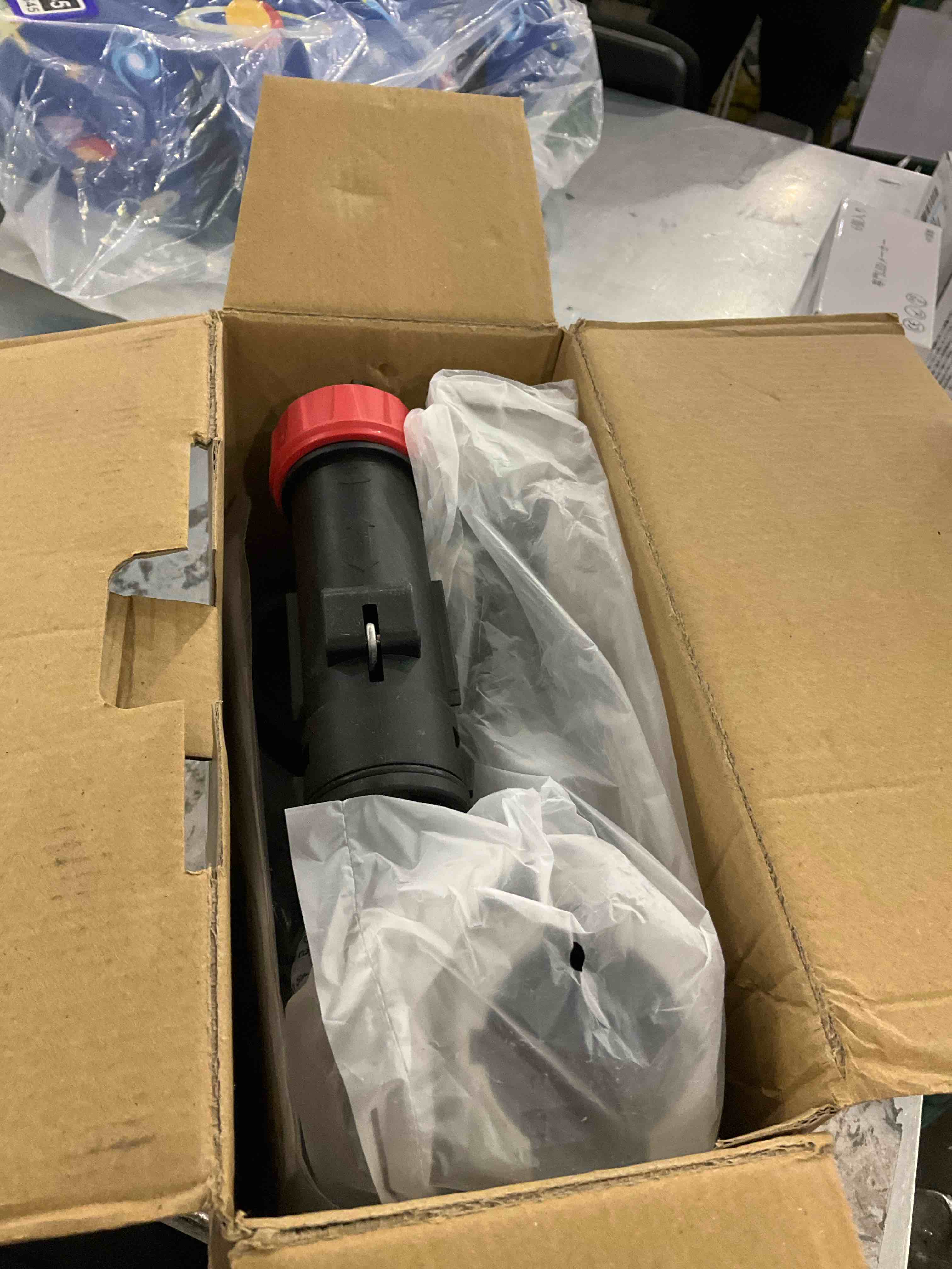 https://s3.amazonaws.com/lotting-images-prod/bidfta/PPE2581937_1745519702114.jpeg