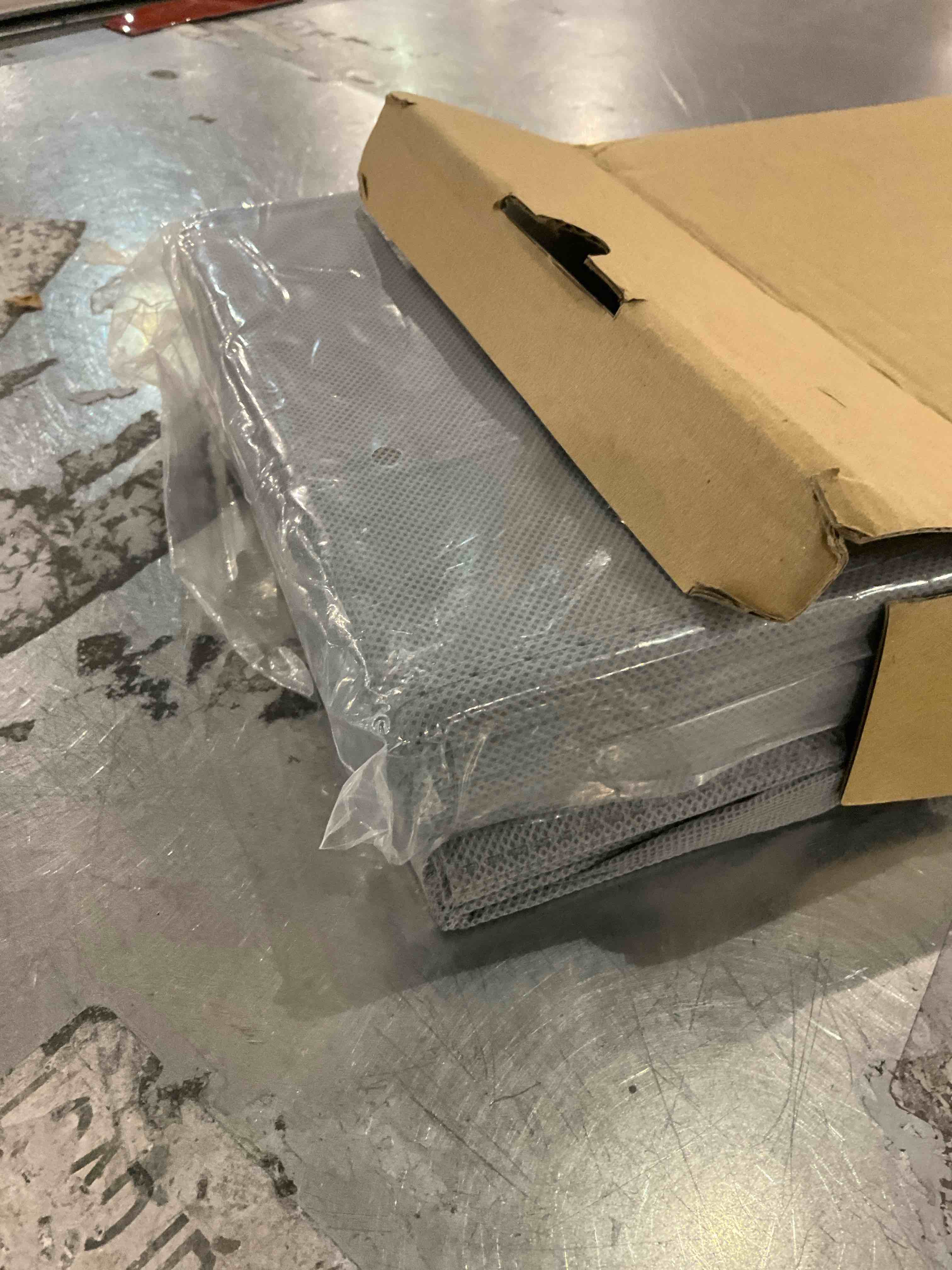 https://s3.amazonaws.com/lotting-images-prod/bidfta/PPE2581960_1745581610312.jpeg