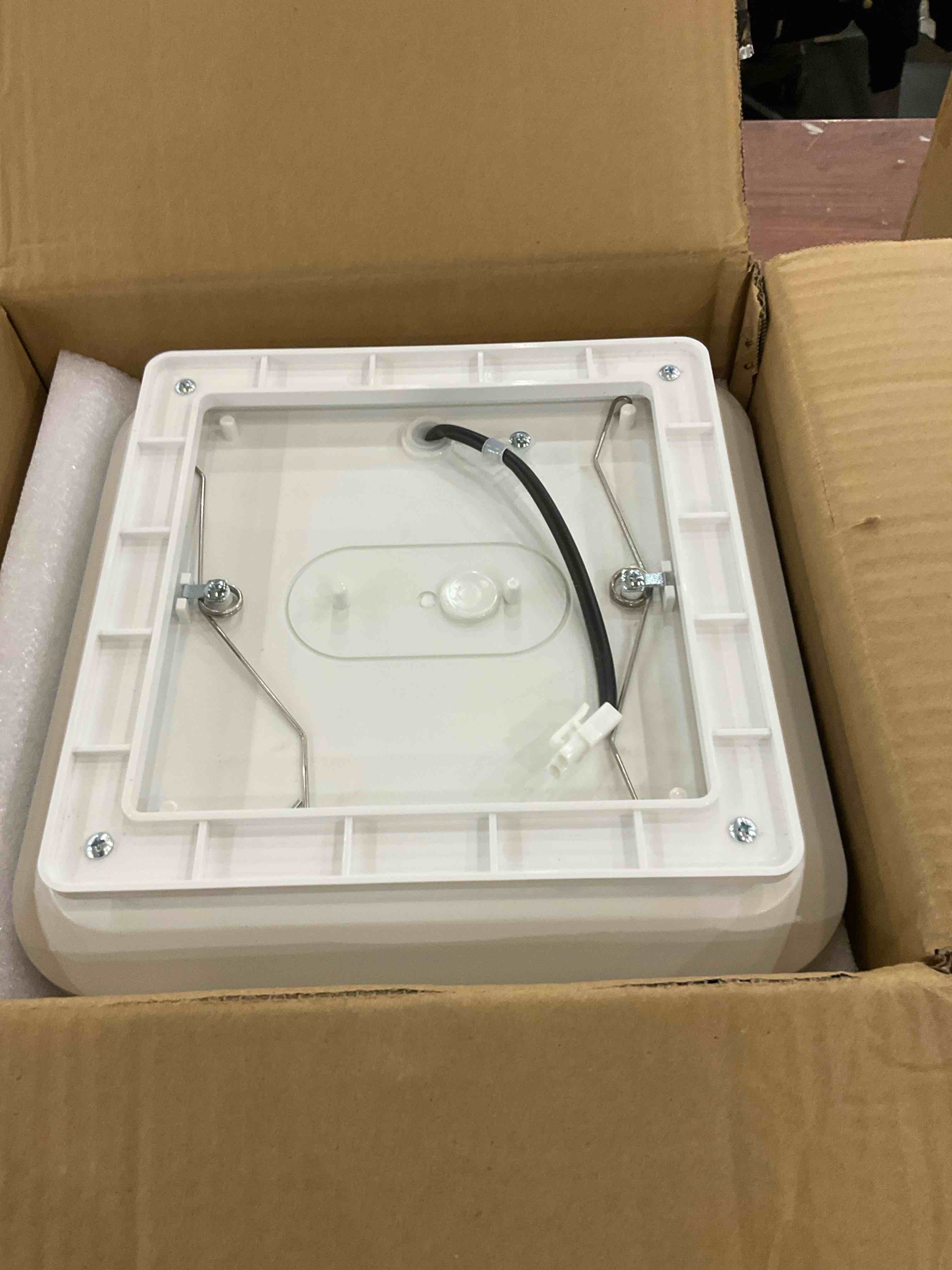 https://s3.amazonaws.com/lotting-images-prod/bidfta/PPE2582100_1745521042829.jpeg