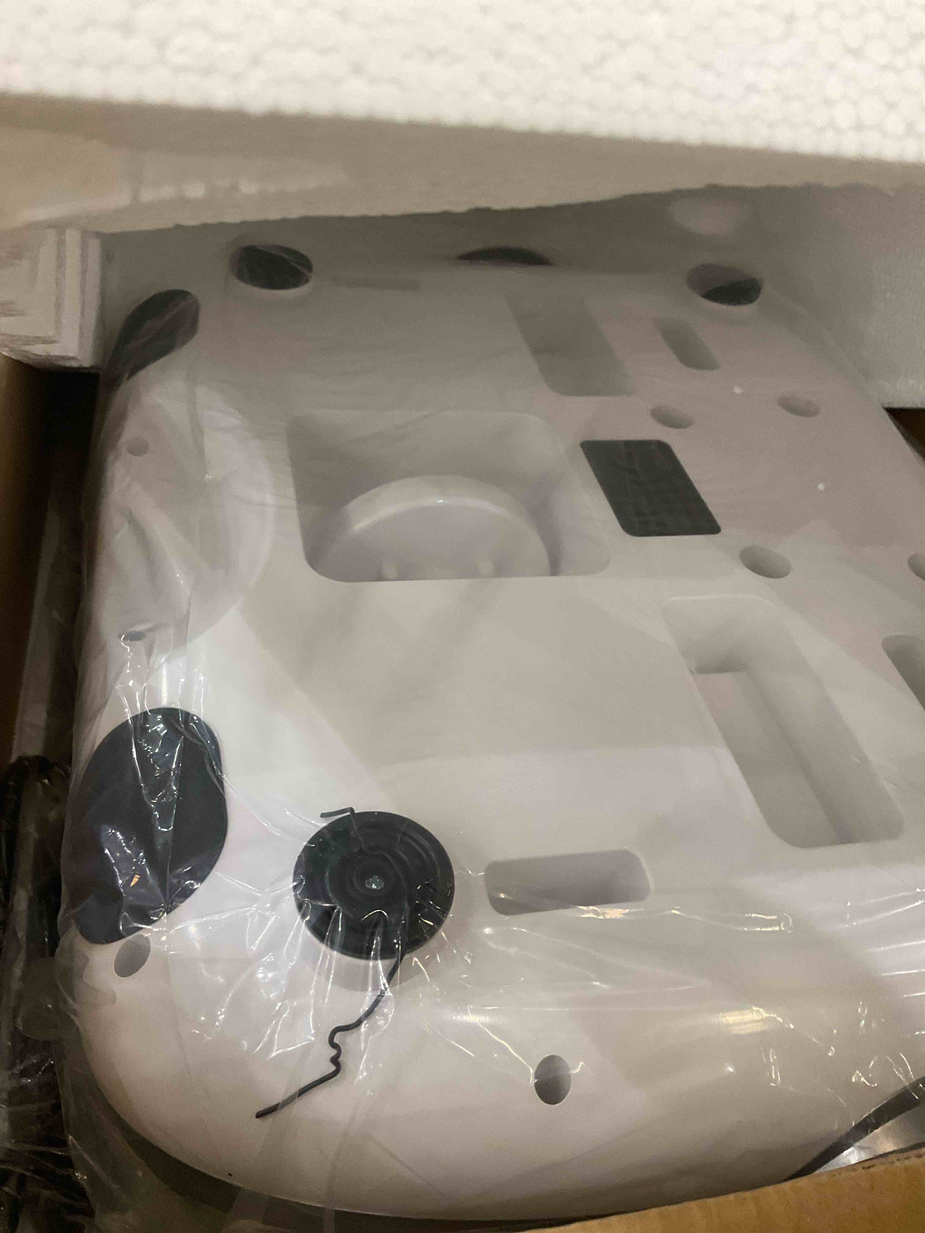 https://s3.amazonaws.com/lotting-images-prod/bidfta/PPE2582106_1745521576521.jpeg
