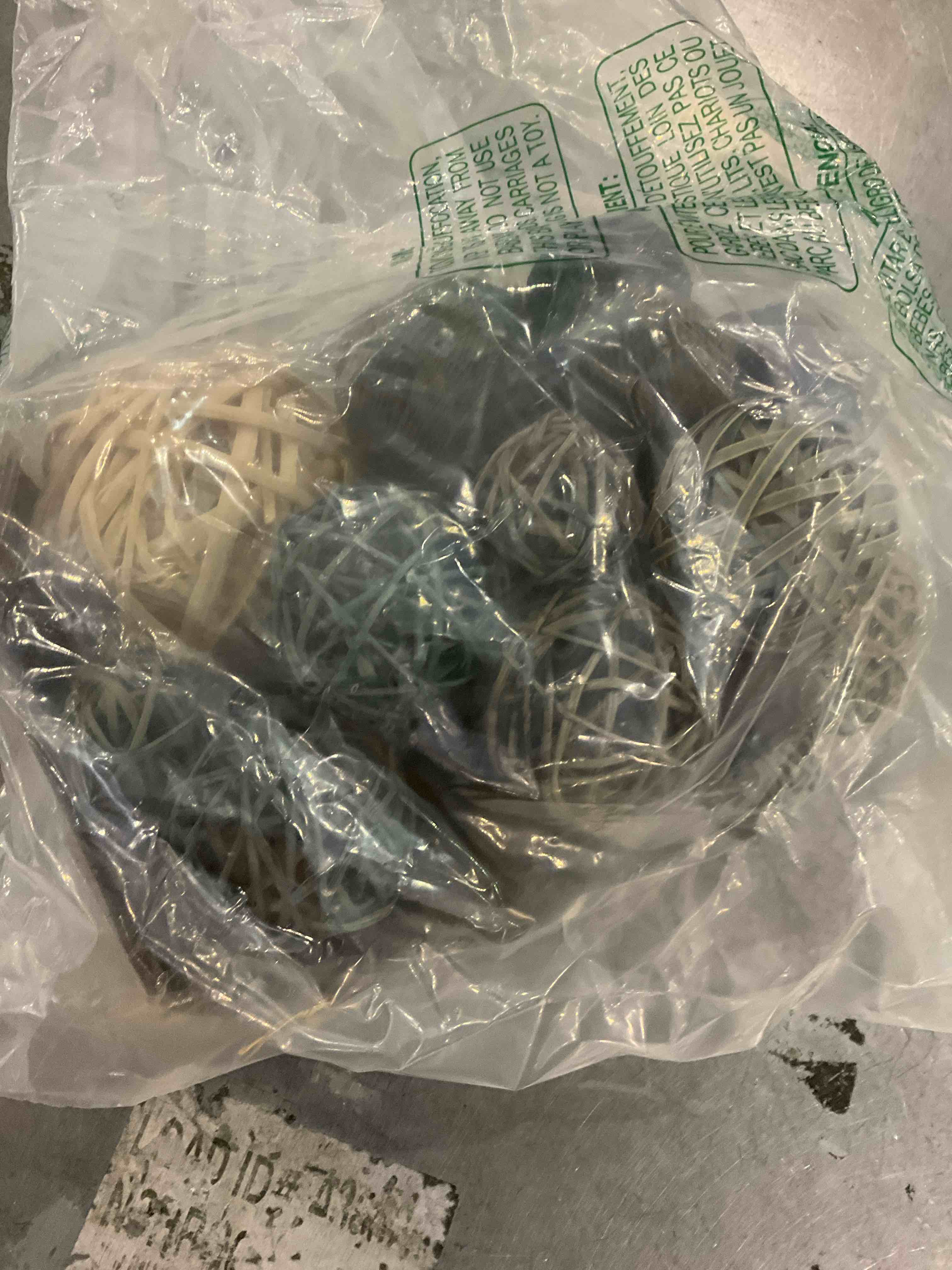 Deco 79 Dried Plant Round Orbs & Vase Filler