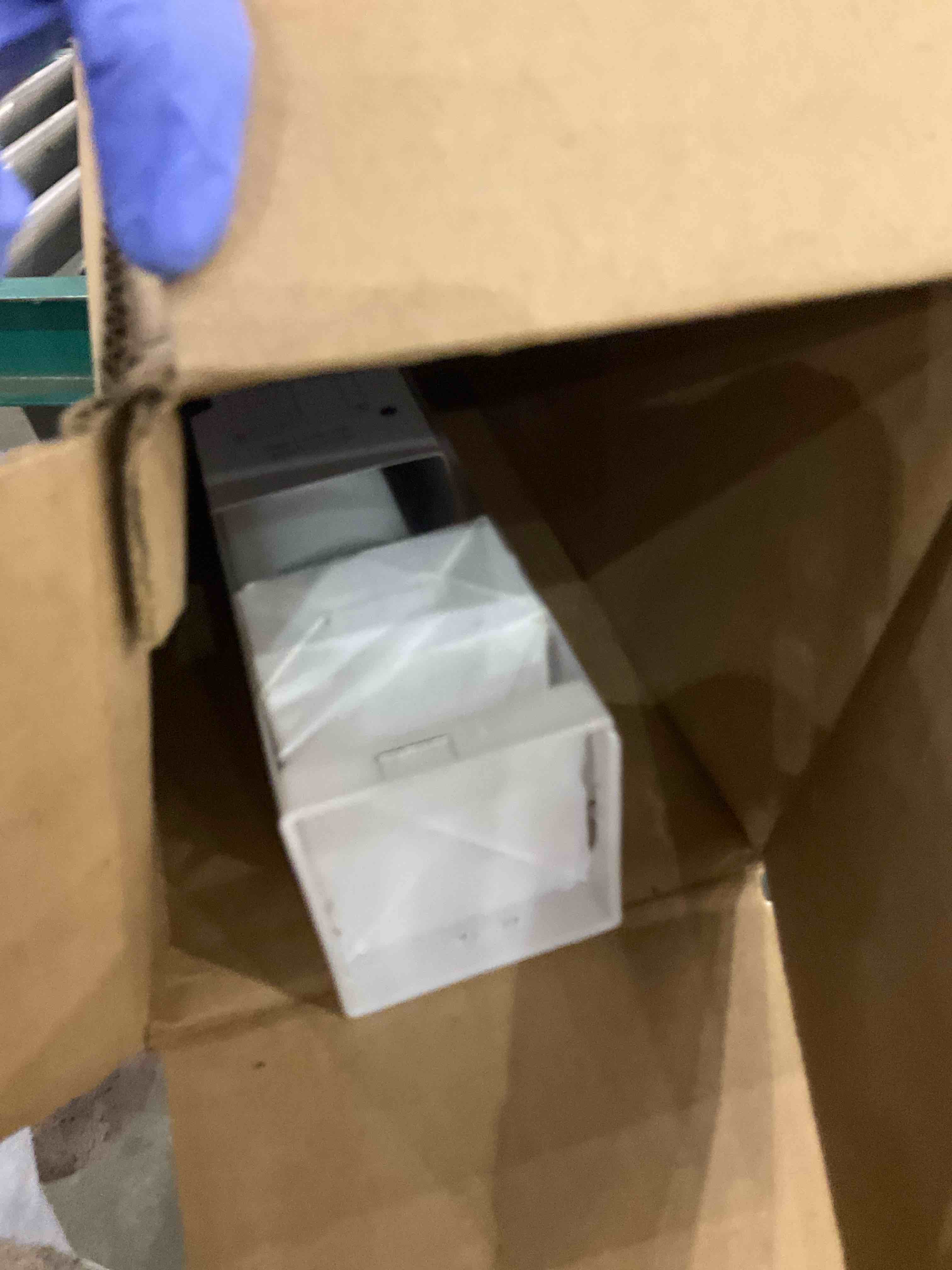 https://s3.amazonaws.com/lotting-images-prod/bidfta/PPE2582282_1745583060997.jpeg