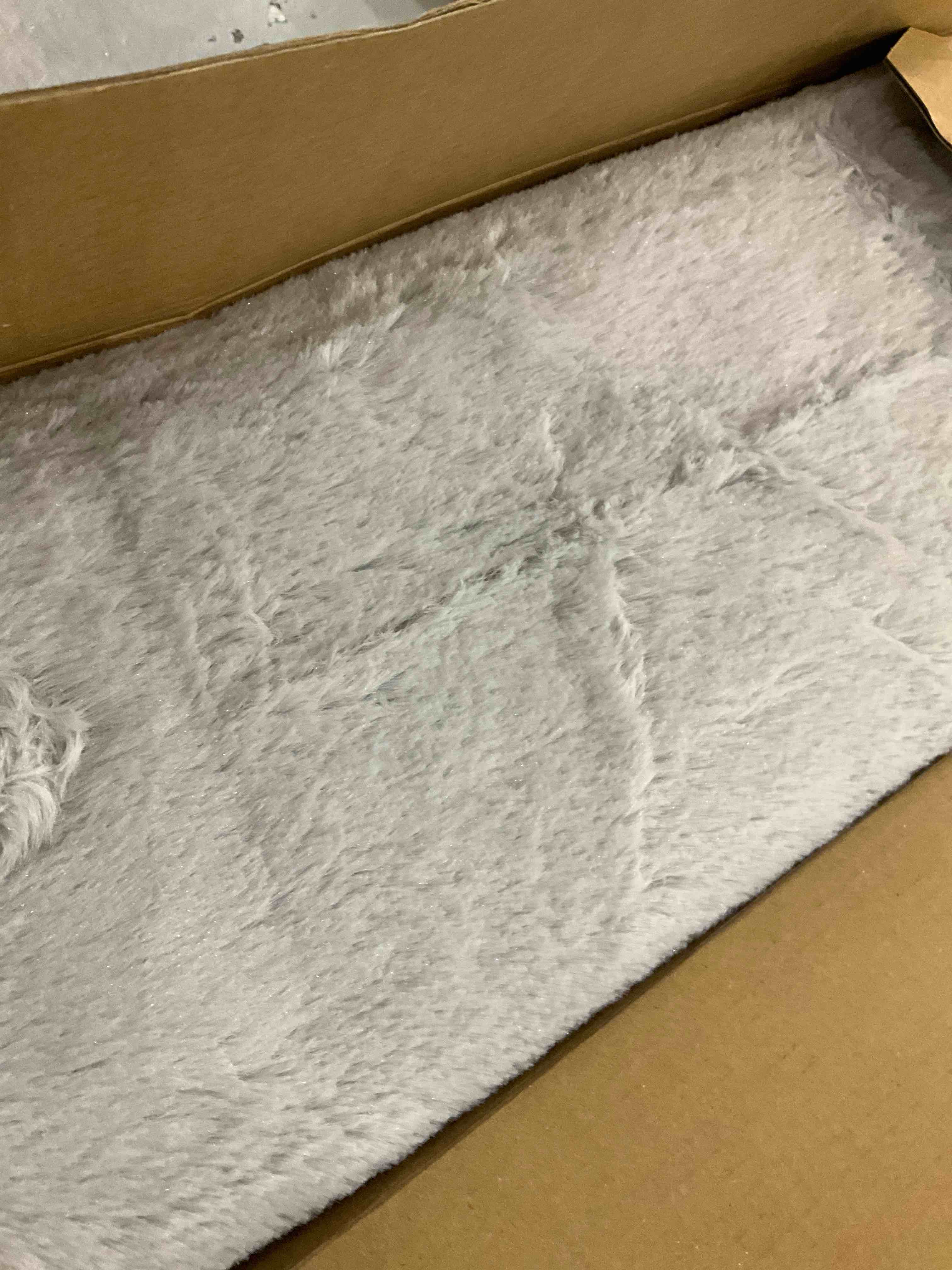 https://s3.amazonaws.com/lotting-images-prod/bidfta/PPE2582299_1745588457905.jpeg