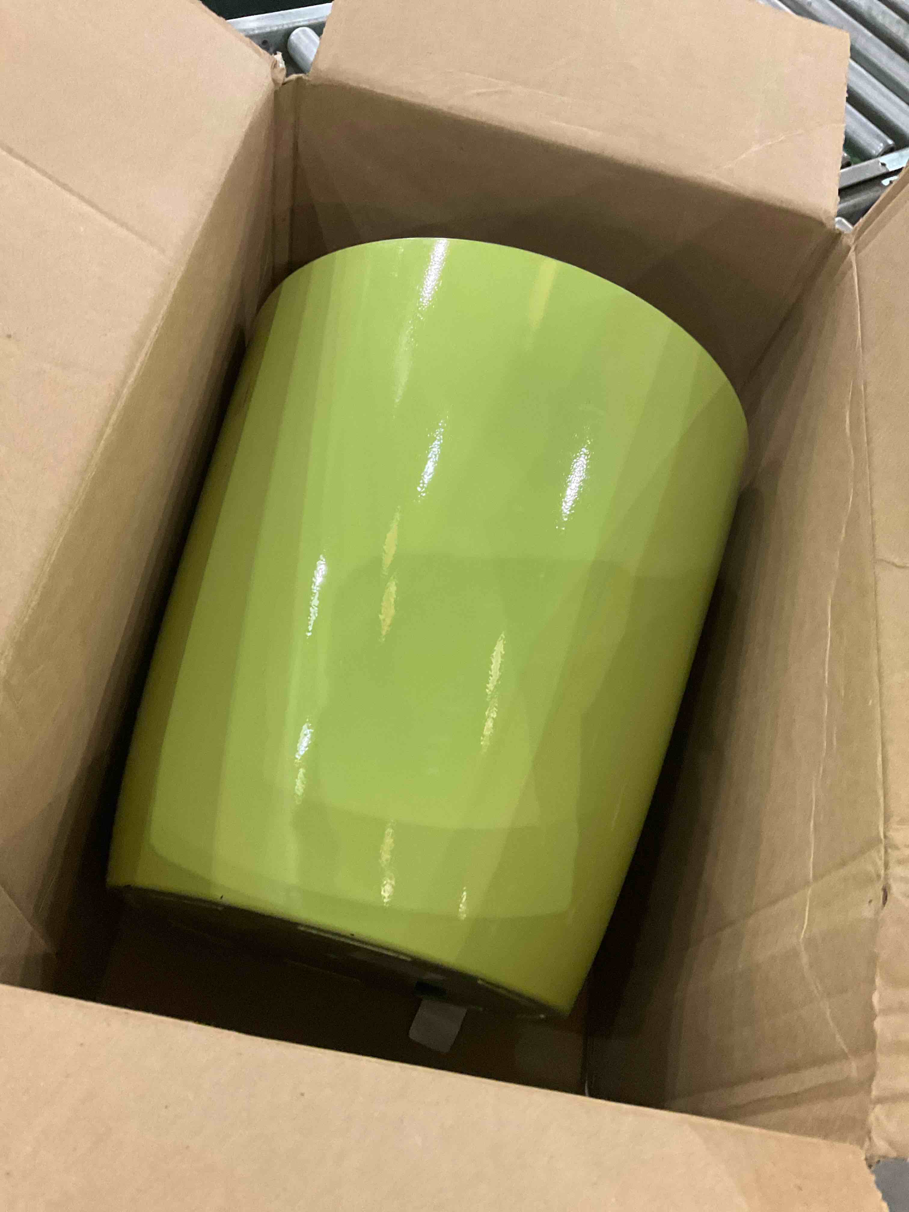 https://s3.amazonaws.com/lotting-images-prod/bidfta/PPE2582522_1745602848066.jpeg