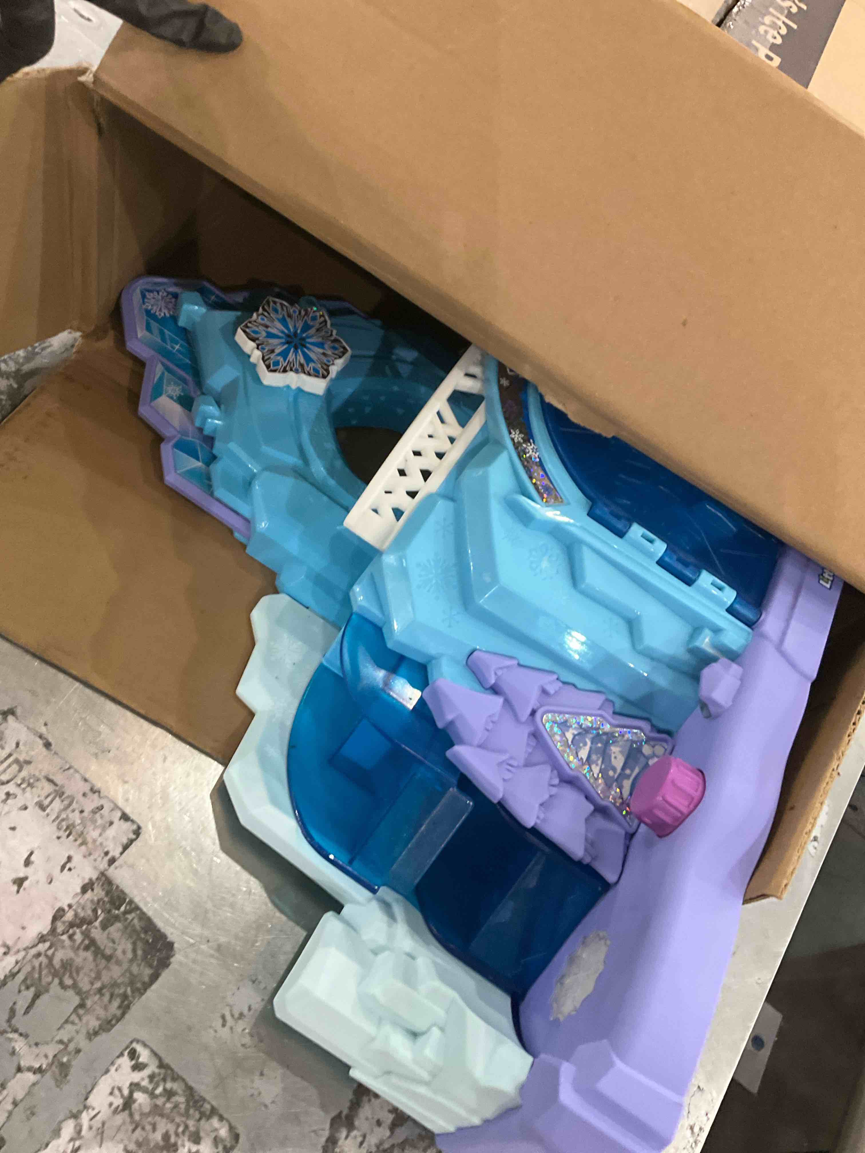 https://s3.amazonaws.com/lotting-images-prod/bidfta/PPE2582623_1745607637725.jpeg