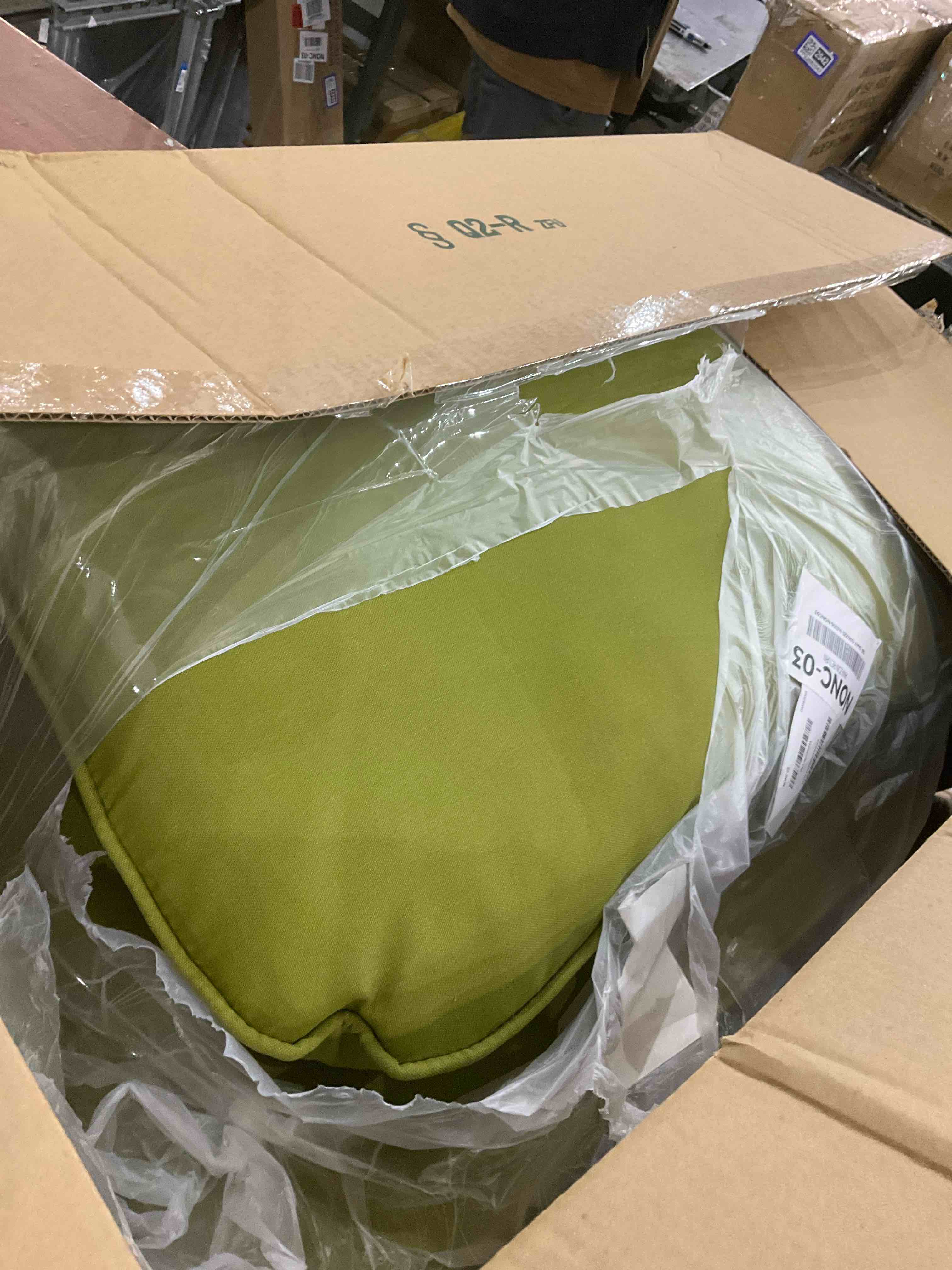 https://s3.amazonaws.com/lotting-images-prod/bidfta/PPE2582662_1745839185829.jpeg