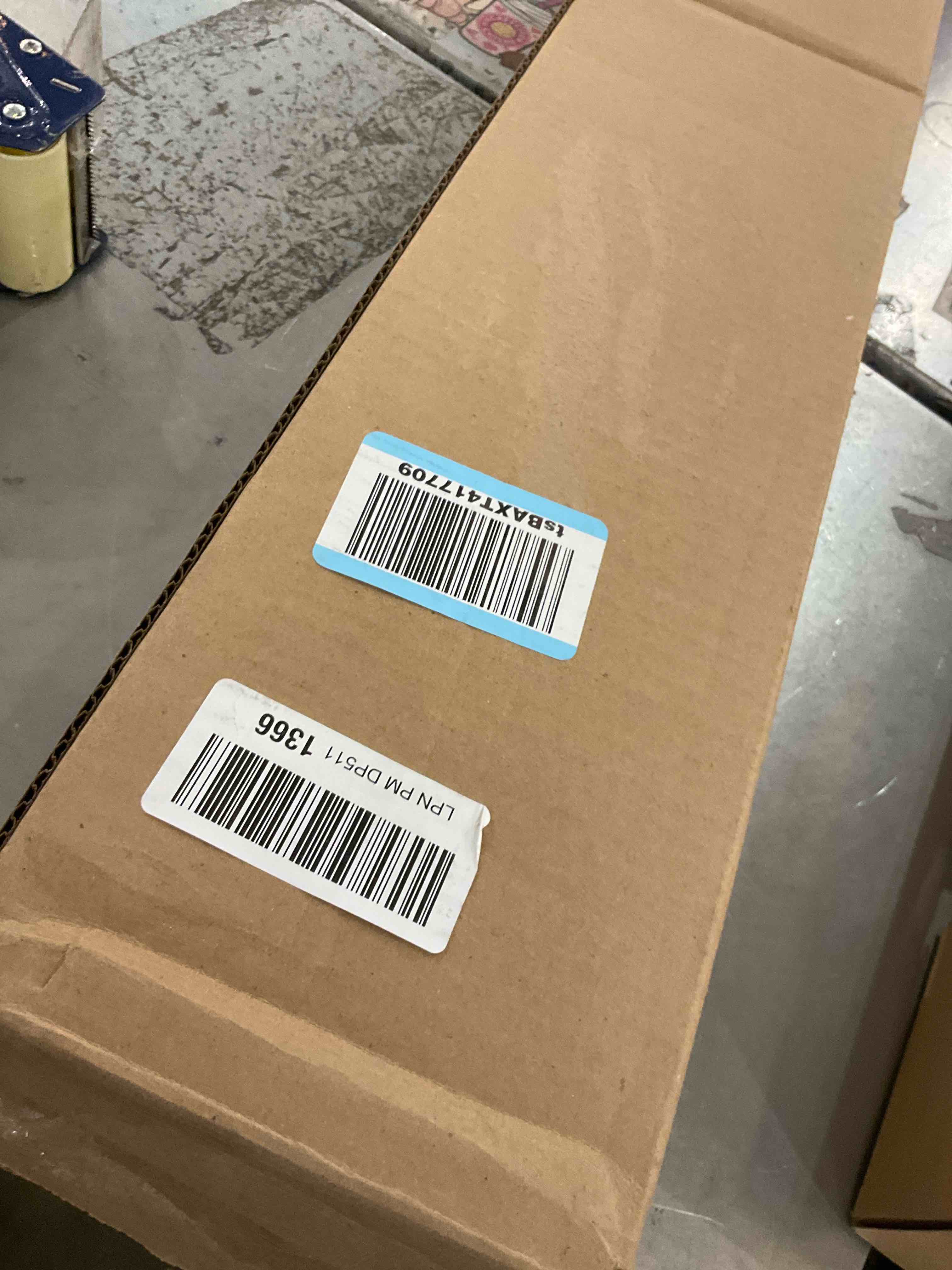 https://s3.amazonaws.com/lotting-images-prod/bidfta/PPE2582891_1745850810658.jpeg