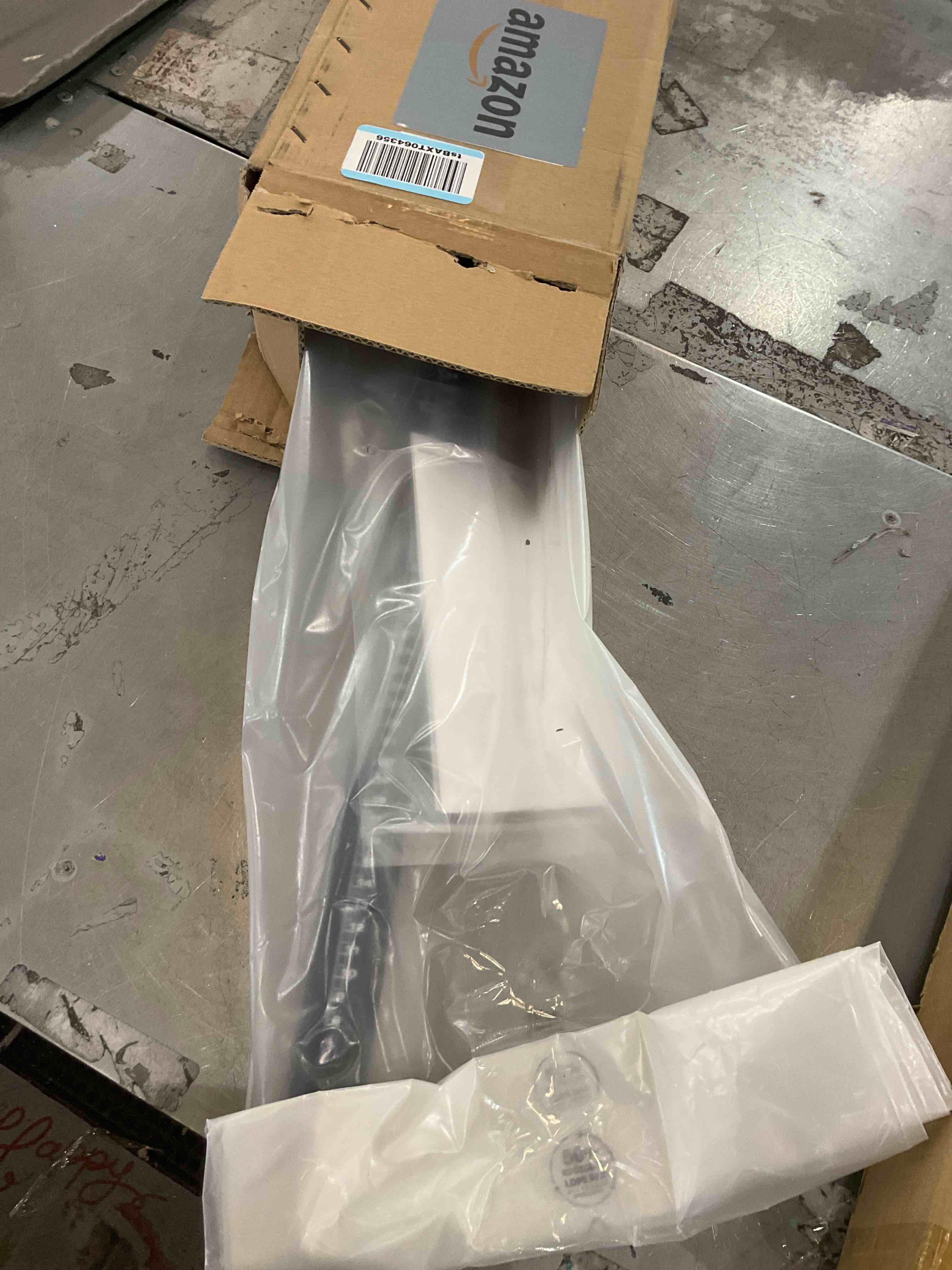 https://s3.amazonaws.com/lotting-images-prod/bidfta/PPE2582954_1745850899796.jpeg