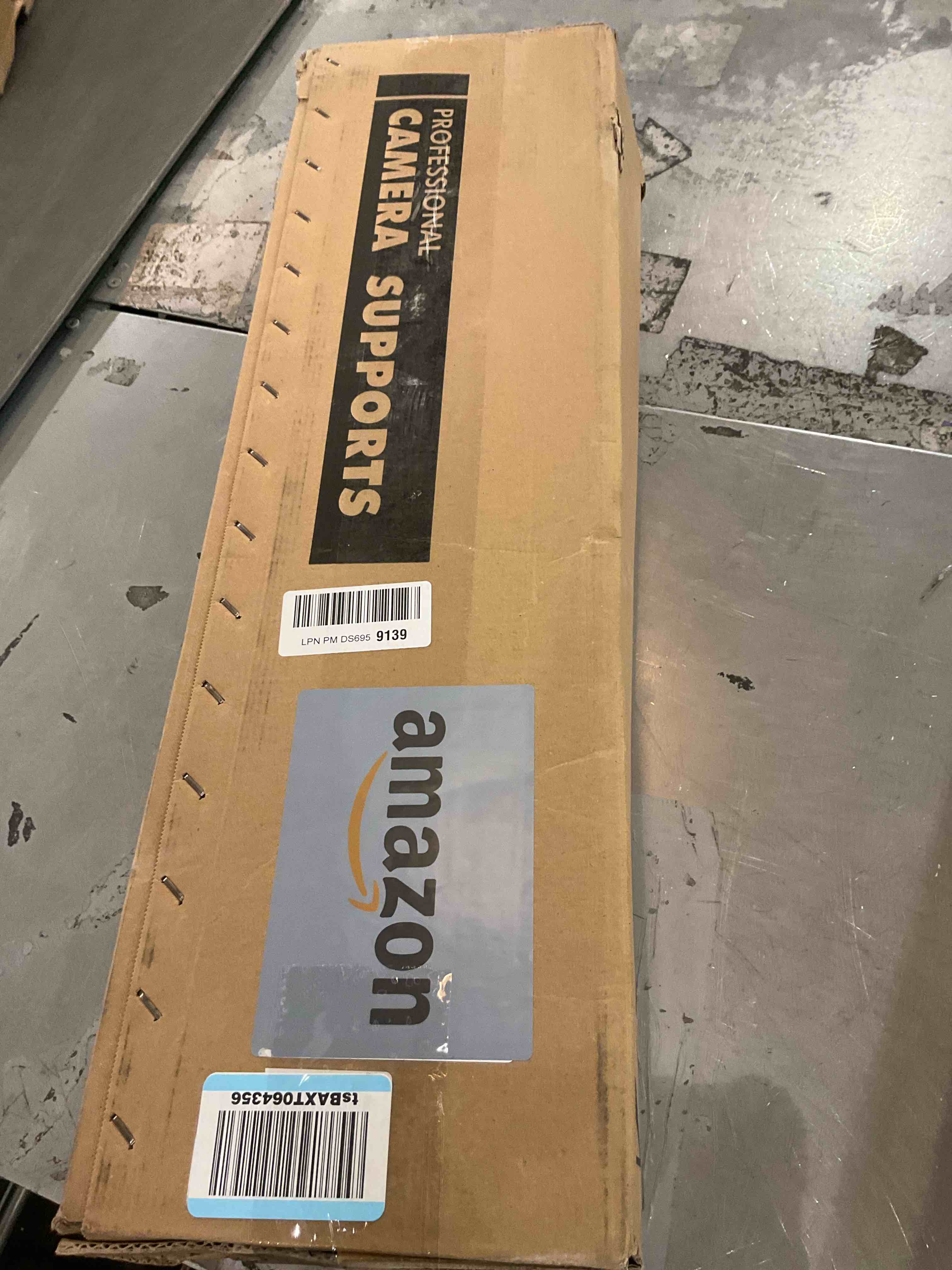 https://s3.amazonaws.com/lotting-images-prod/bidfta/PPE2582954_1745850935701.jpeg