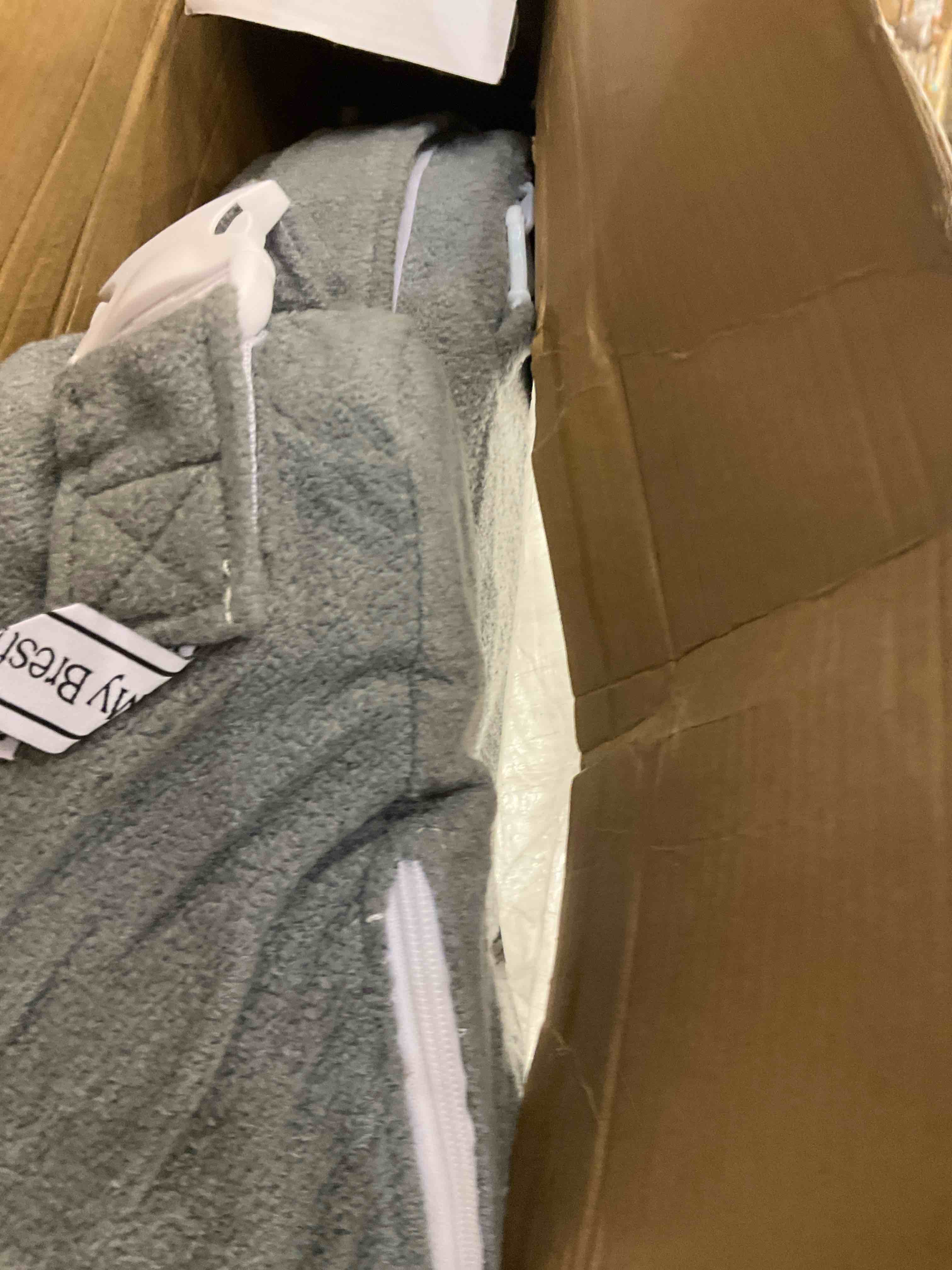 https://s3.amazonaws.com/lotting-images-prod/bidfta/PPE2583060_1745854606708.jpeg