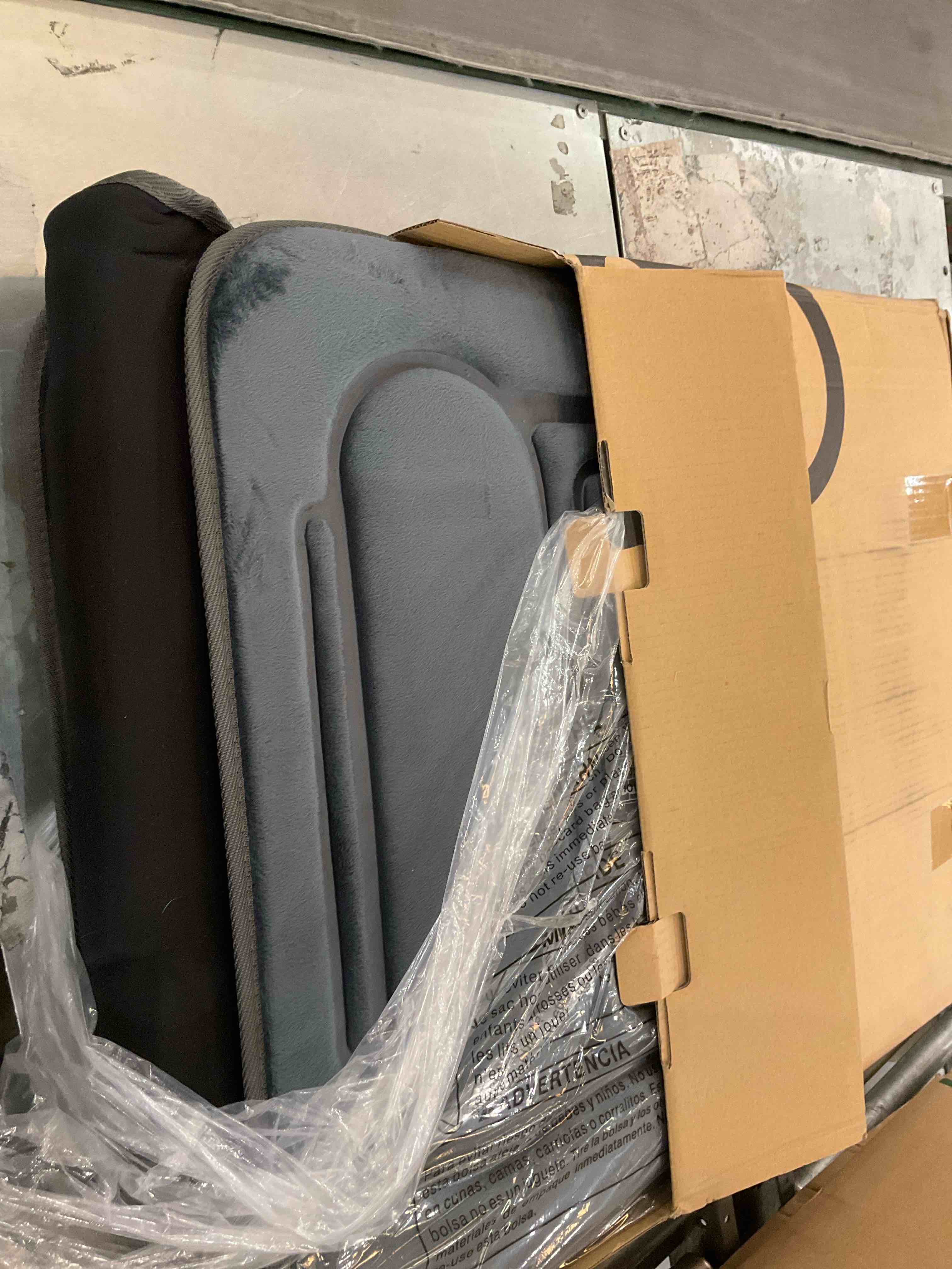 https://s3.amazonaws.com/lotting-images-prod/bidfta/PPE2583158_1745861811912.jpeg