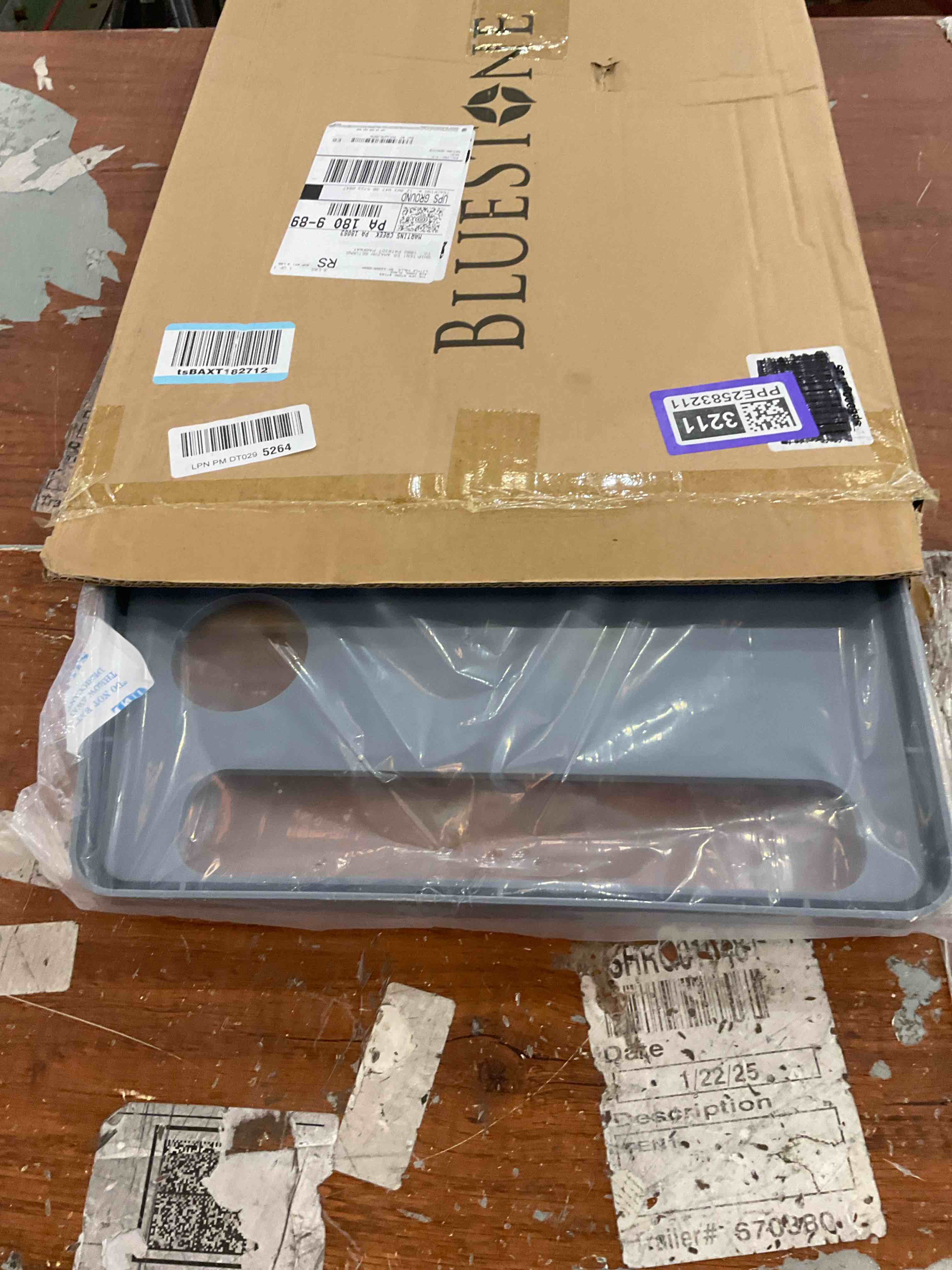 https://s3.amazonaws.com/lotting-images-prod/bidfta/PPE2583211_1745862051184.jpeg