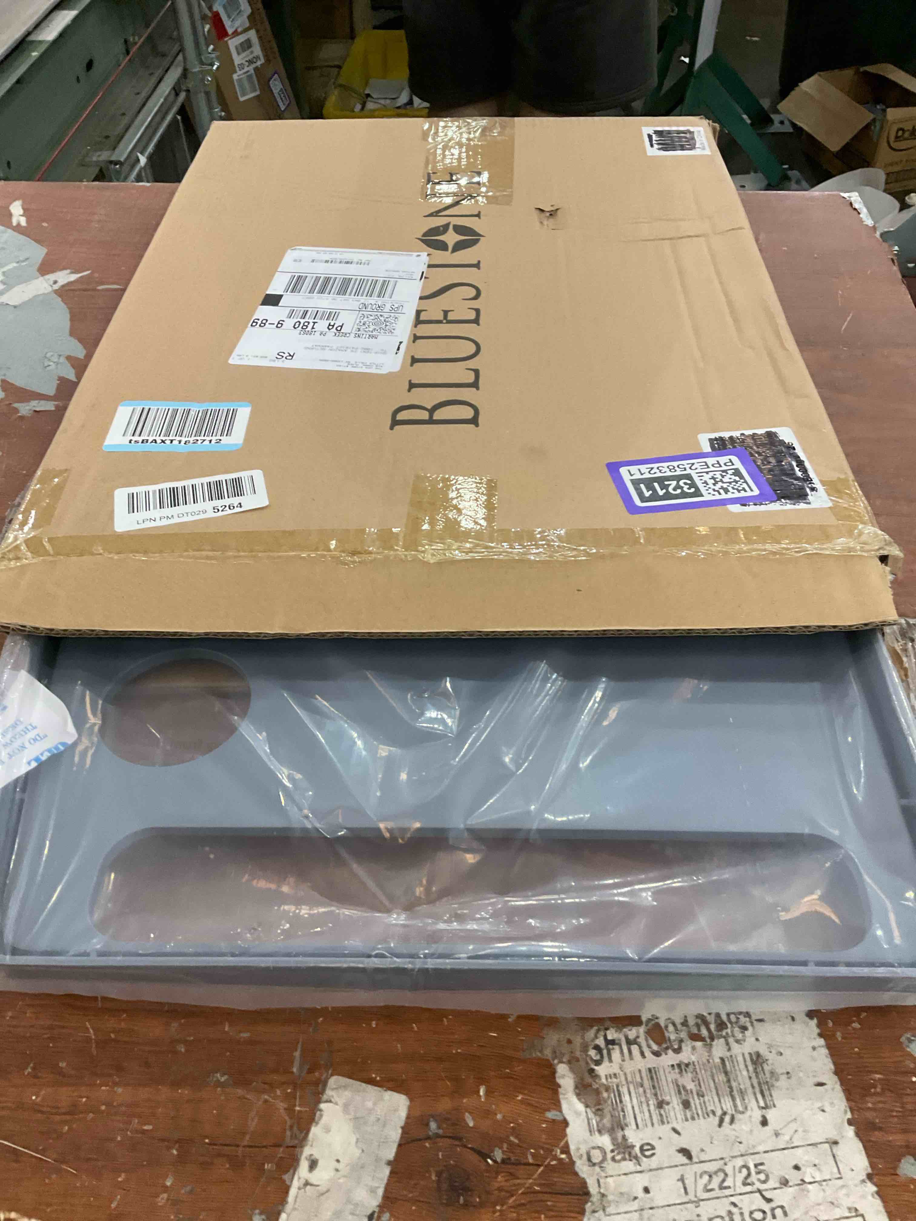 https://s3.amazonaws.com/lotting-images-prod/bidfta/PPE2583211_1745862052811.jpeg