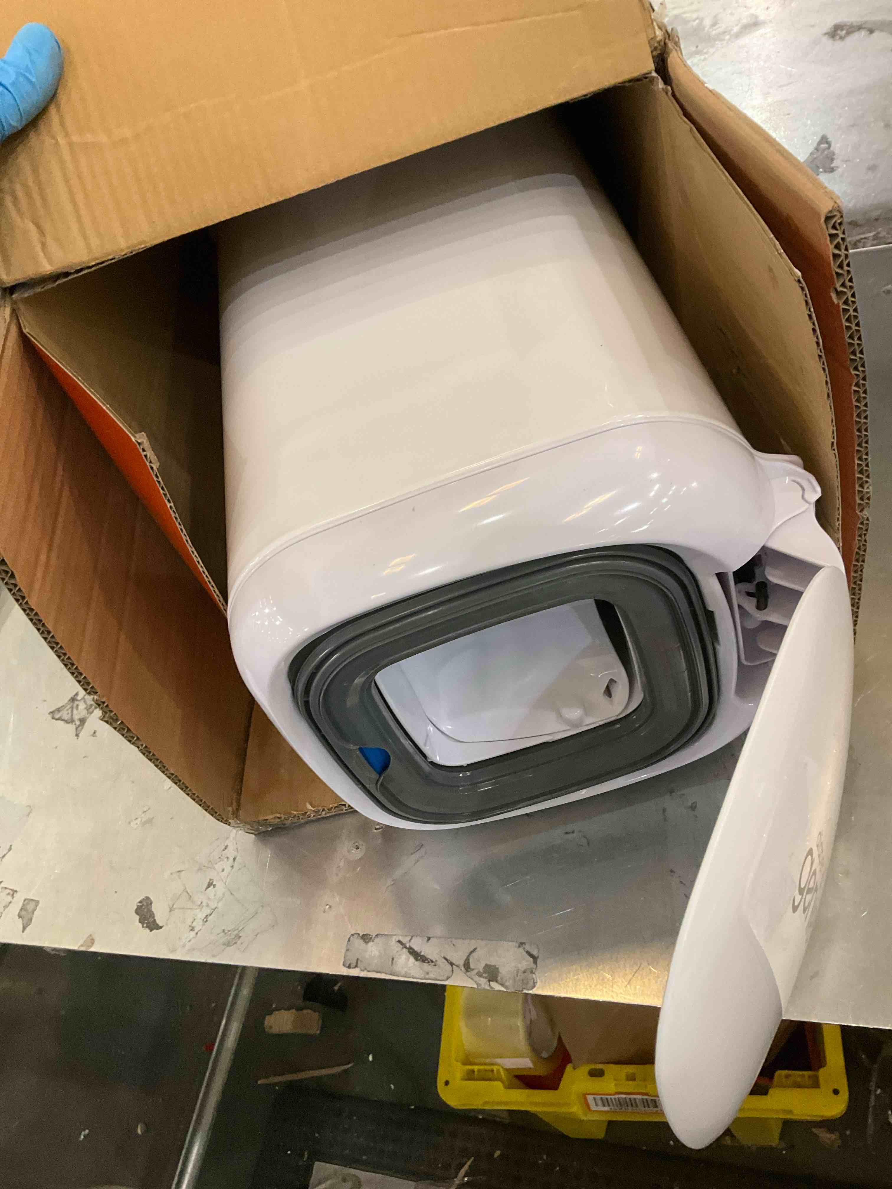https://s3.amazonaws.com/lotting-images-prod/bidfta/PPE2583405_1745866125276.jpeg