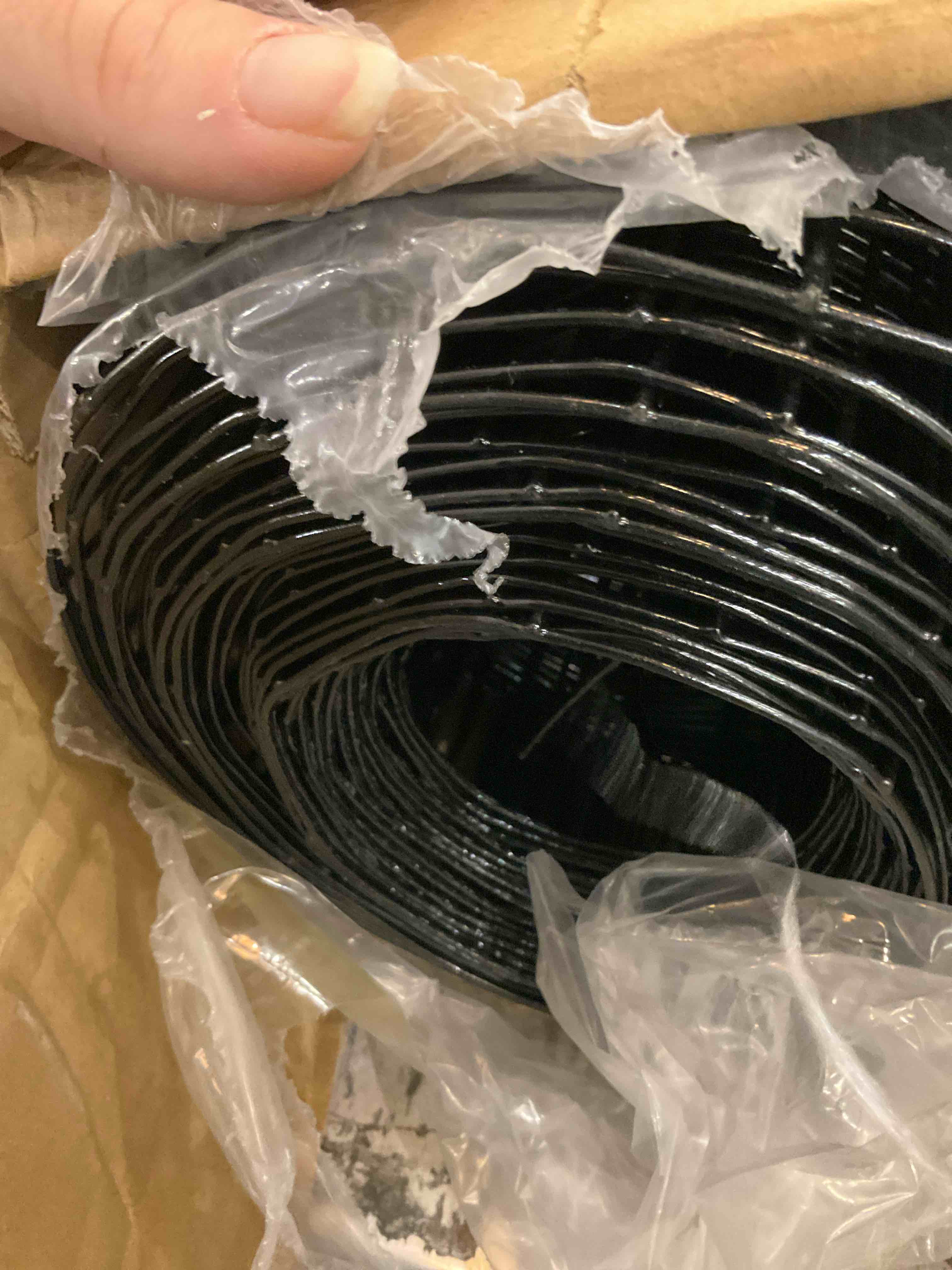 https://s3.amazonaws.com/lotting-images-prod/bidfta/PPE2583472_1745865265348.jpeg