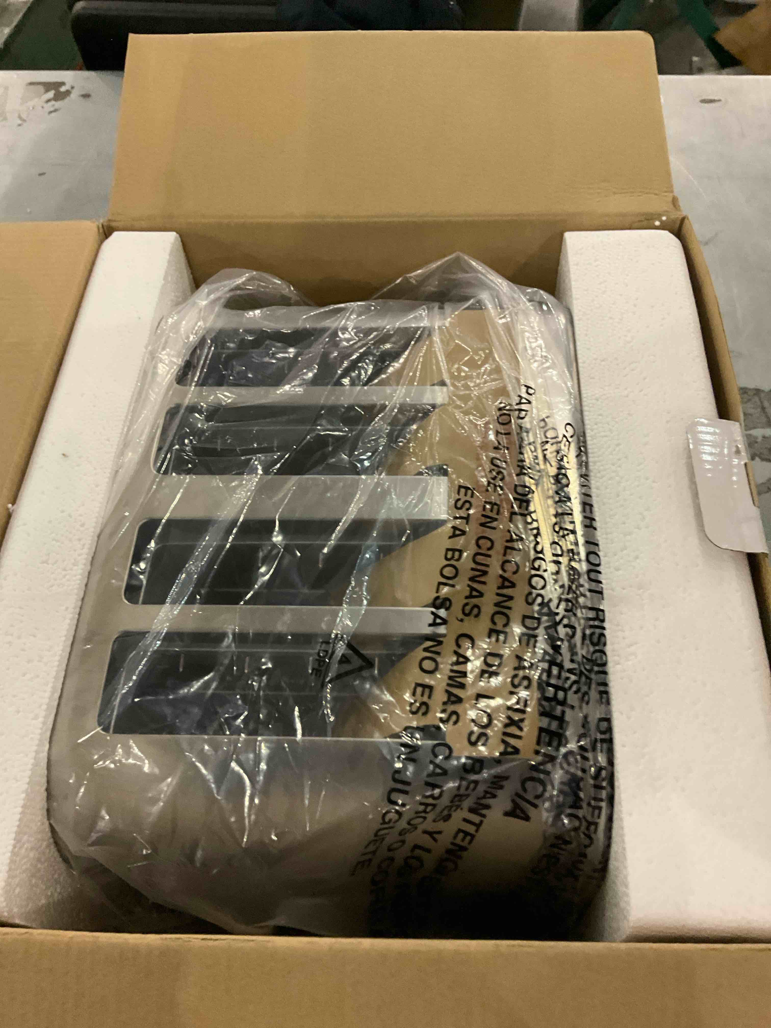 https://s3.amazonaws.com/lotting-images-prod/bidfta/PPE2583729_1745928025791.jpeg