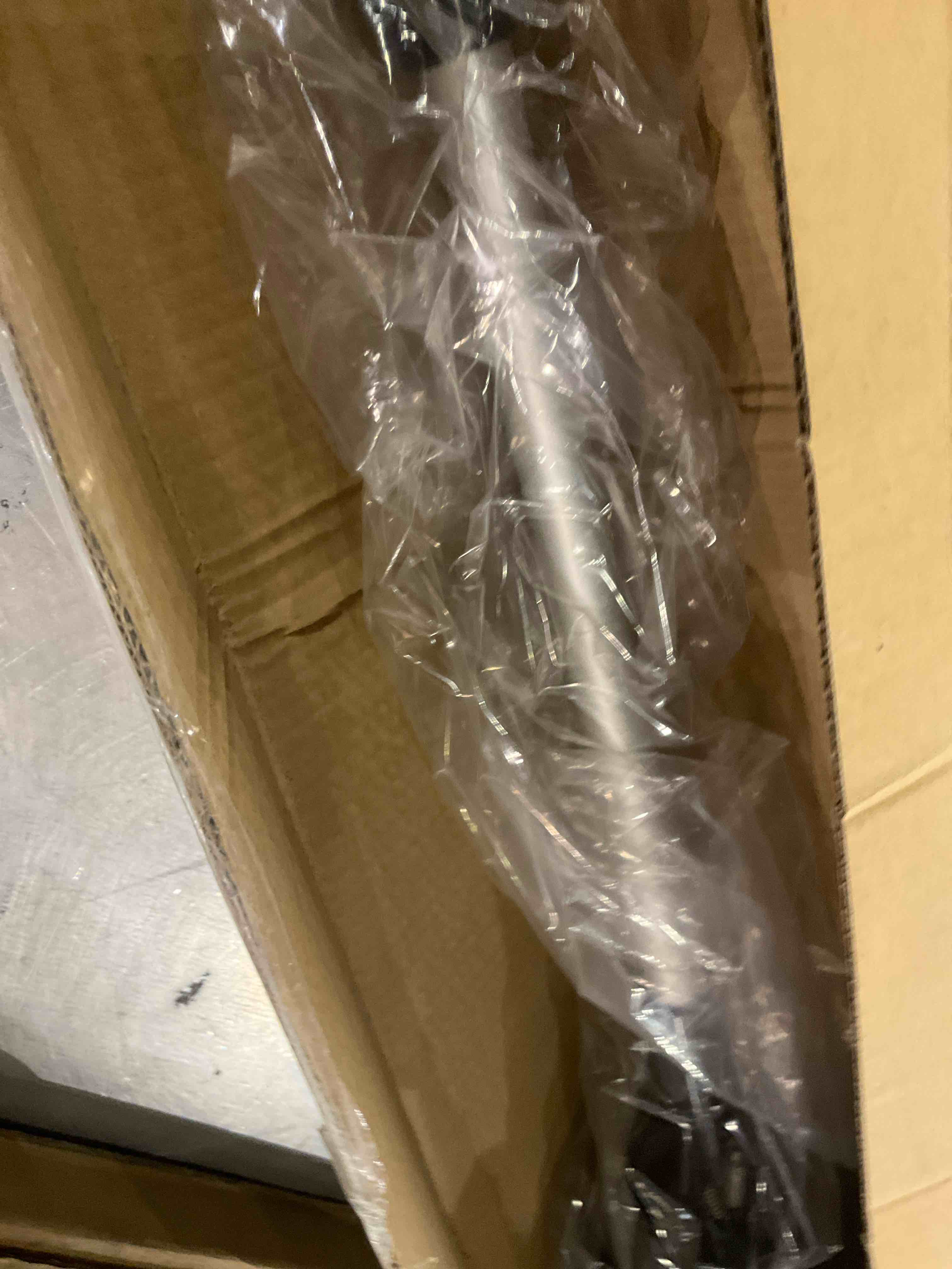 https://s3.amazonaws.com/lotting-images-prod/bidfta/PPE2583853_1745929432581.jpeg