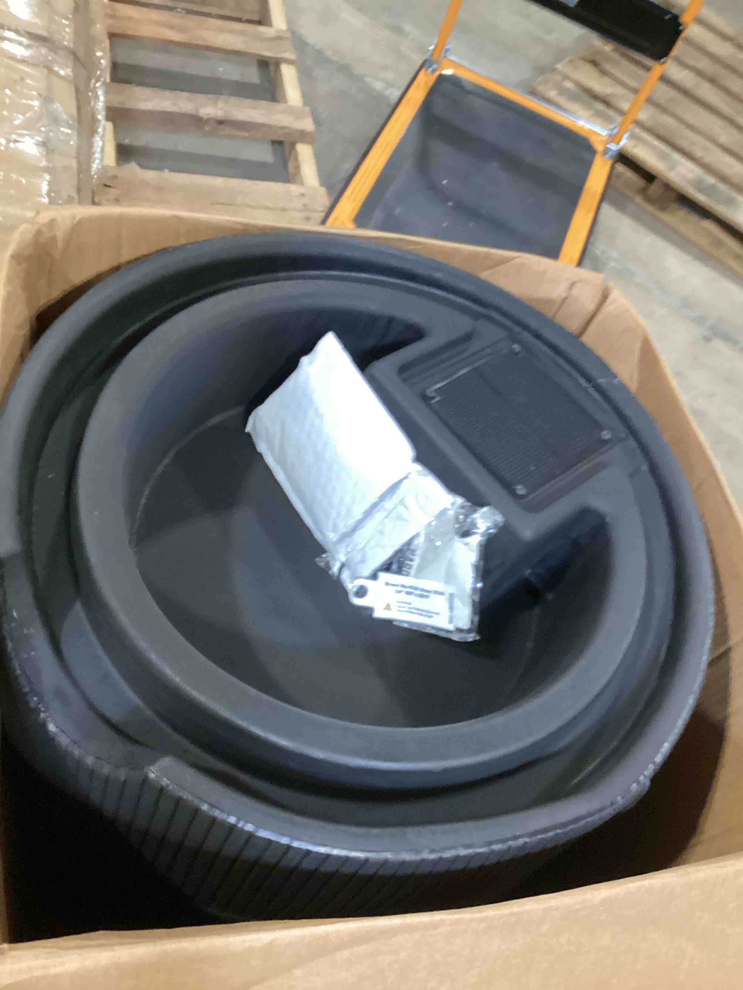 https://s3.amazonaws.com/lotting-images-prod/bidfta/PPE2584308_1752596496918.jpeg