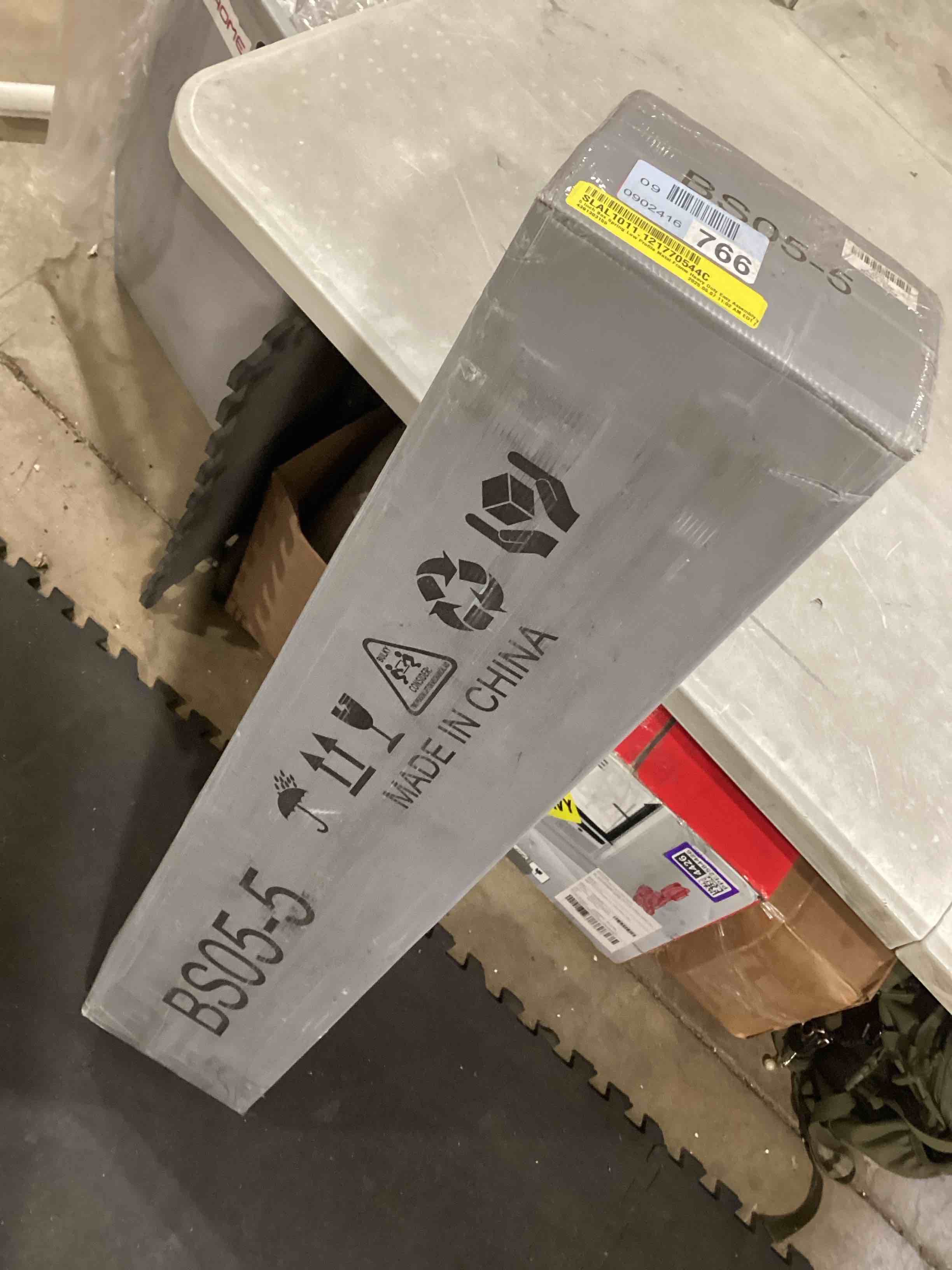 https://s3.amazonaws.com/lotting-images-prod/bidfta/PPE2584580_1752845136511.jpeg