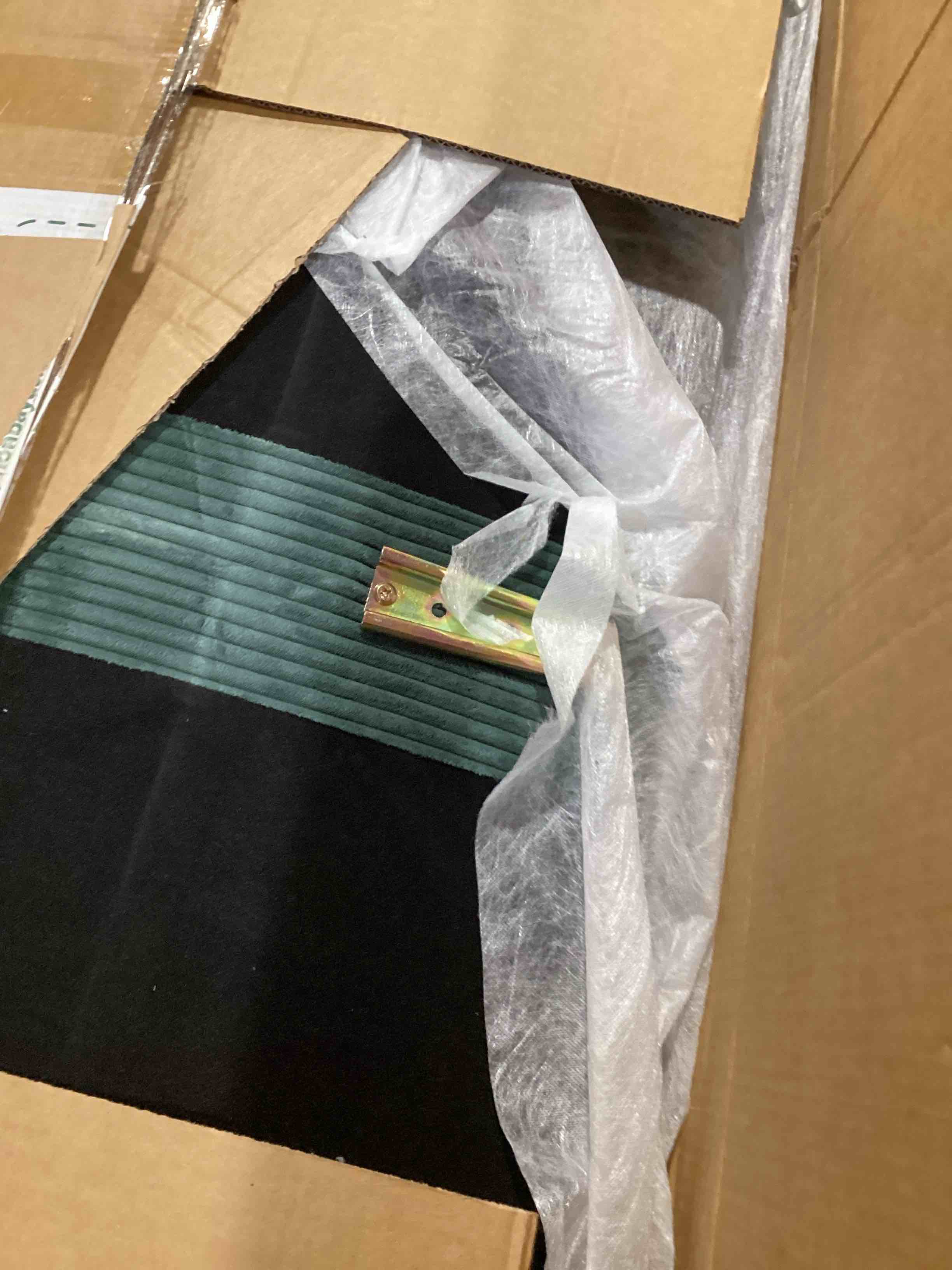 https://s3.amazonaws.com/lotting-images-prod/bidfta/PPE2584612_1752852510546.jpeg