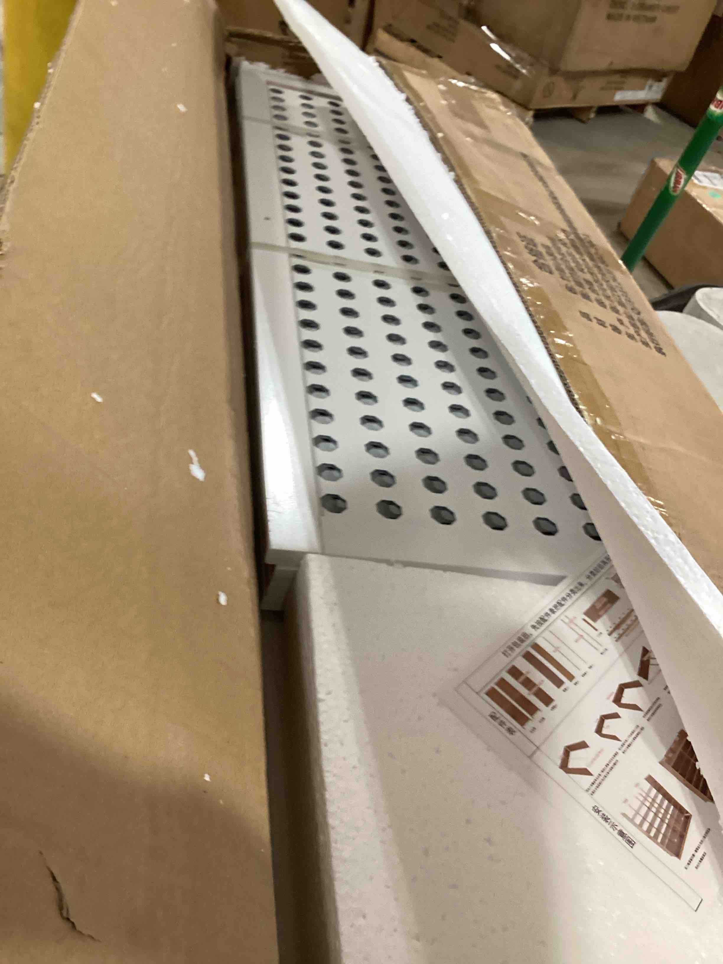 https://s3.amazonaws.com/lotting-images-prod/bidfta/PPE2584660_1753102135715.jpeg