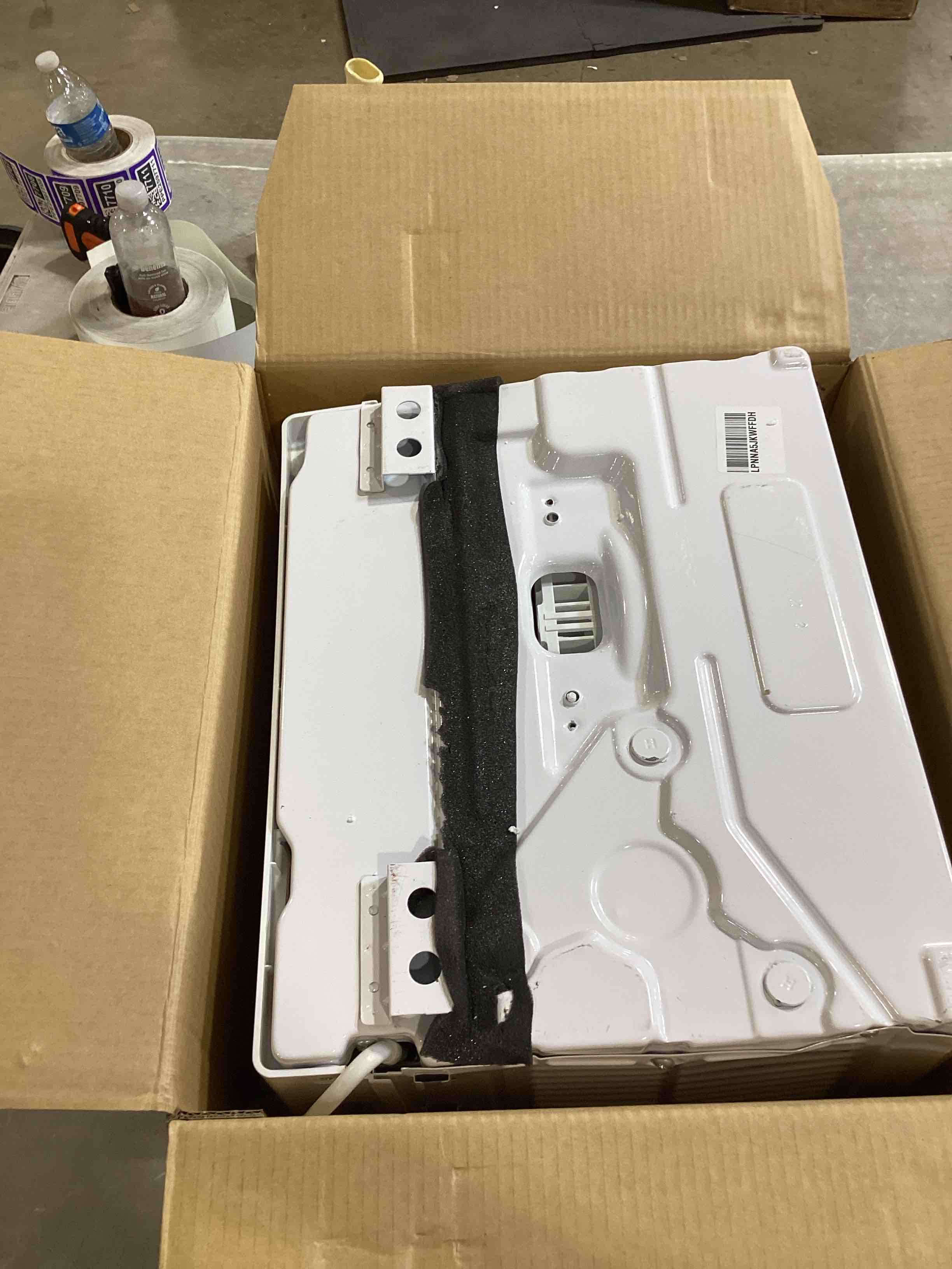 https://s3.amazonaws.com/lotting-images-prod/bidfta/PPE2586397_1754075866229.jpeg