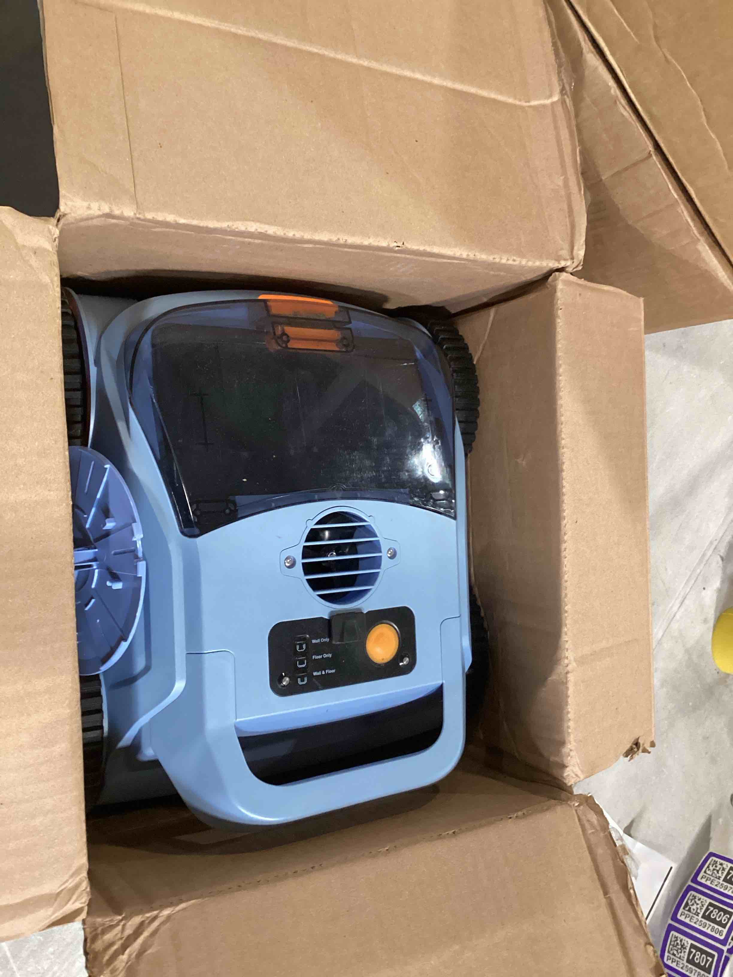 https://s3.amazonaws.com/lotting-images-prod/bidfta/PPE2586443_1754316205198.jpeg