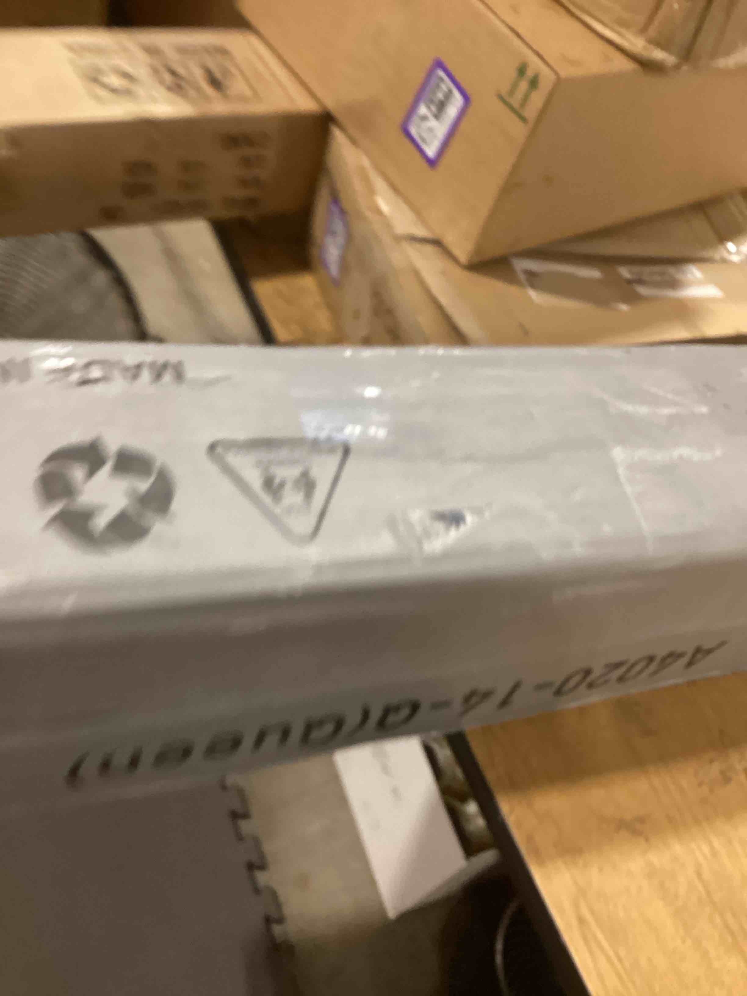 https://s3.amazonaws.com/lotting-images-prod/bidfta/PPE2588764_1755084418706.jpeg