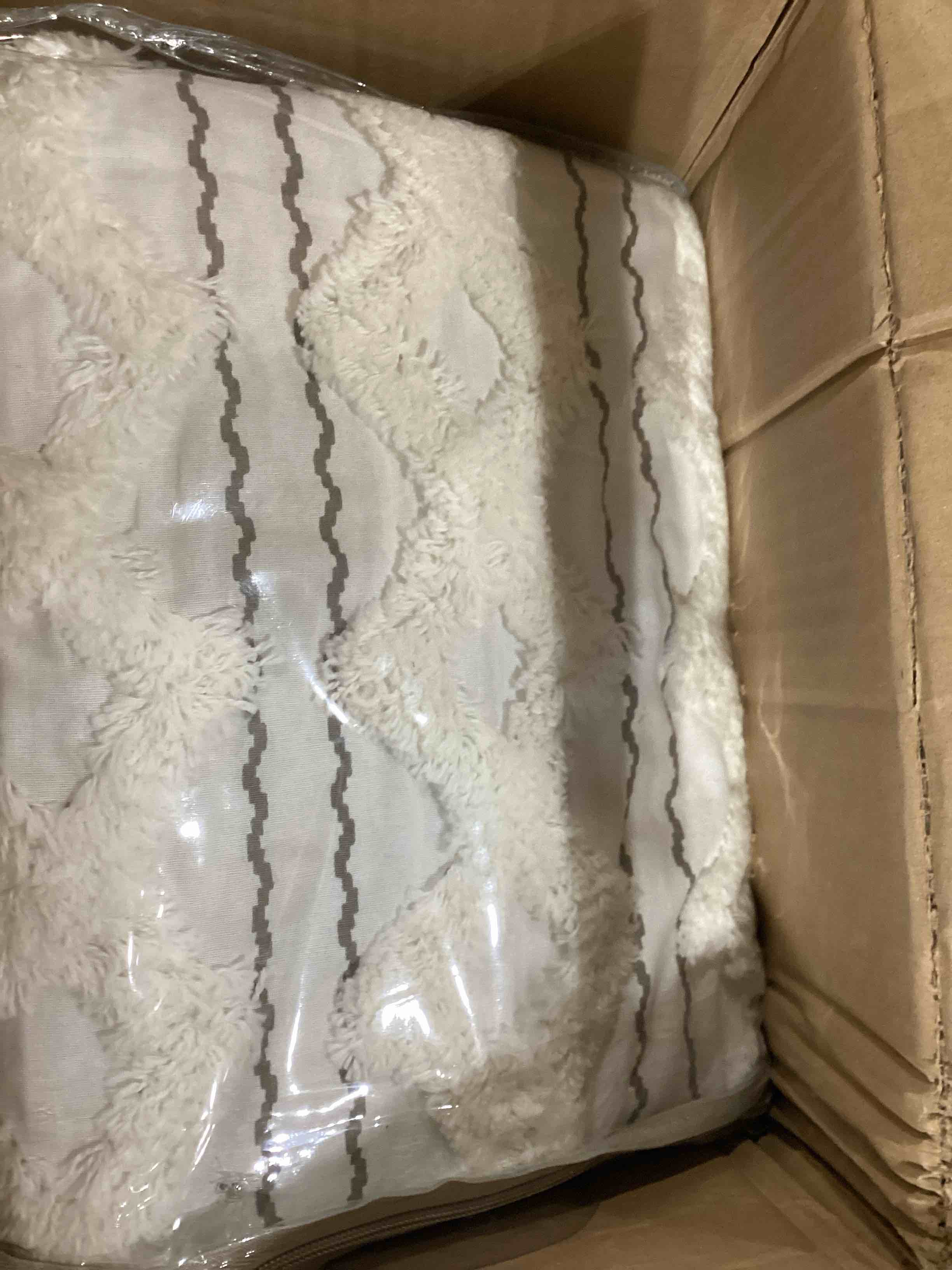 https://s3.amazonaws.com/lotting-images-prod/bidfta/PPE2590101_1752497956451.jpeg