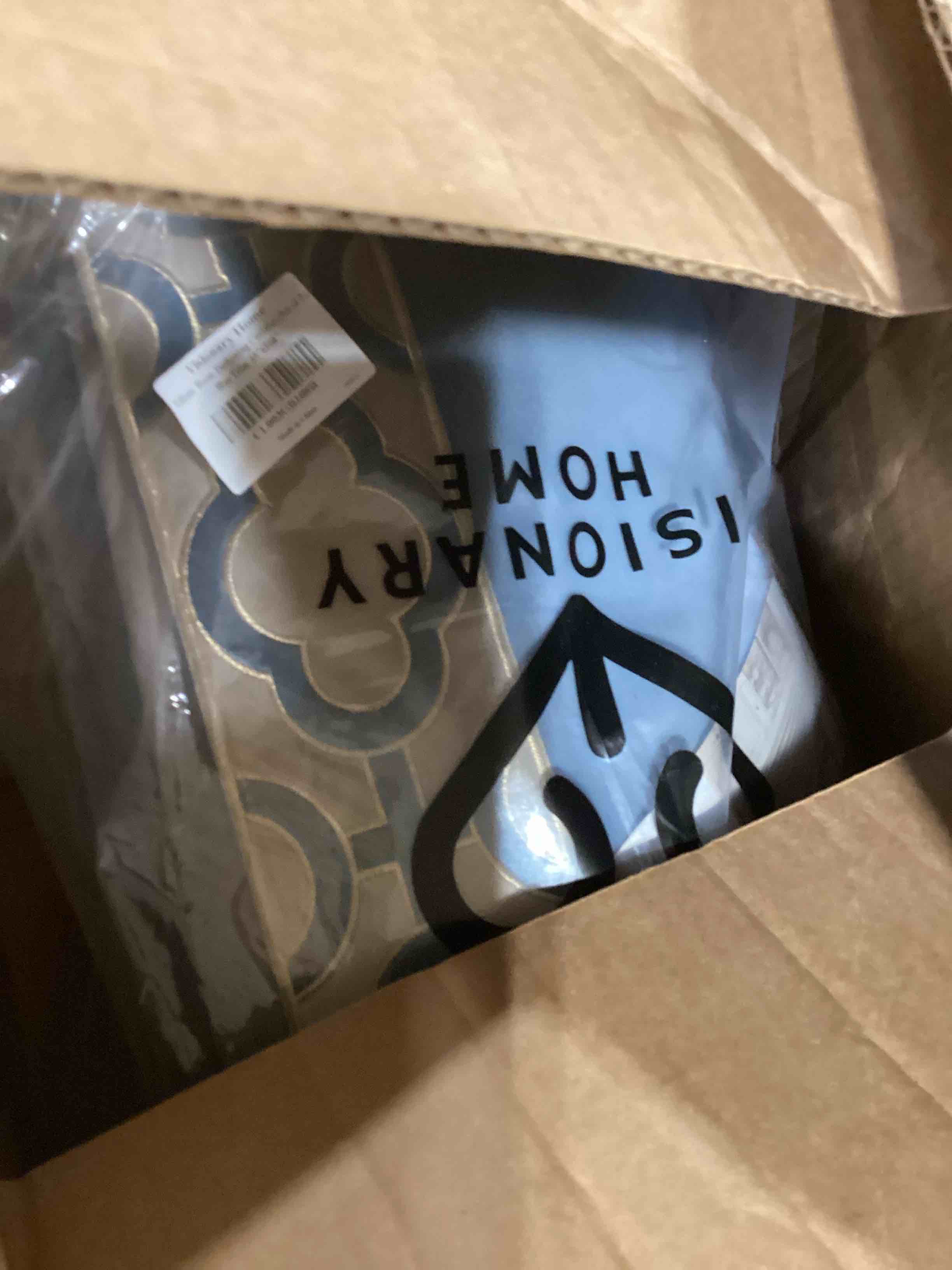 https://s3.amazonaws.com/lotting-images-prod/bidfta/PPE2590204_1752580666837.jpeg